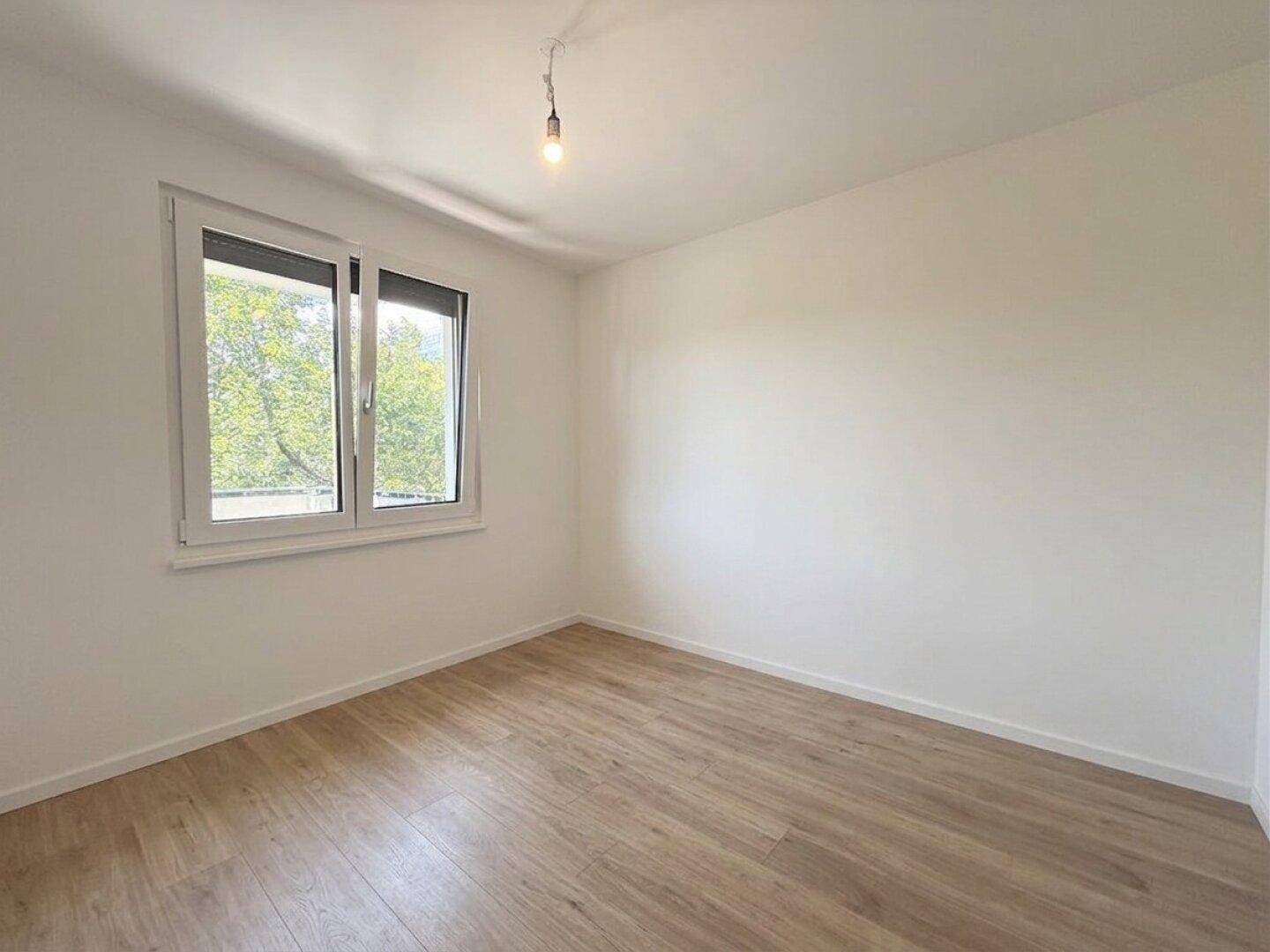Sonnige 2-Zimmer-Wohnung mit großem Balkon und Kühlung! - Więcej