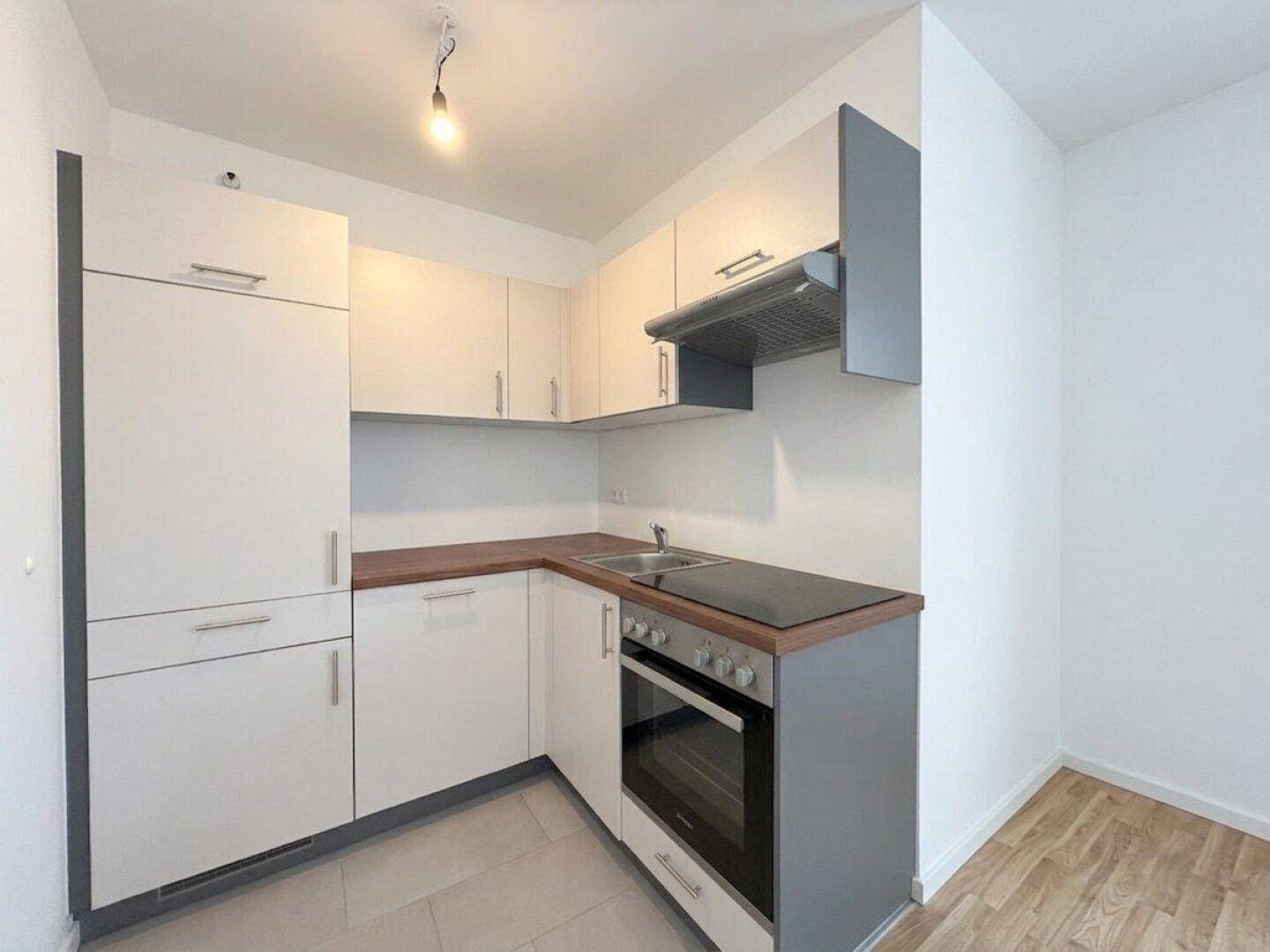 Sonnige 2-Zimmer-Wohnung mit großem Balkon und Kühlung! - Widok 4