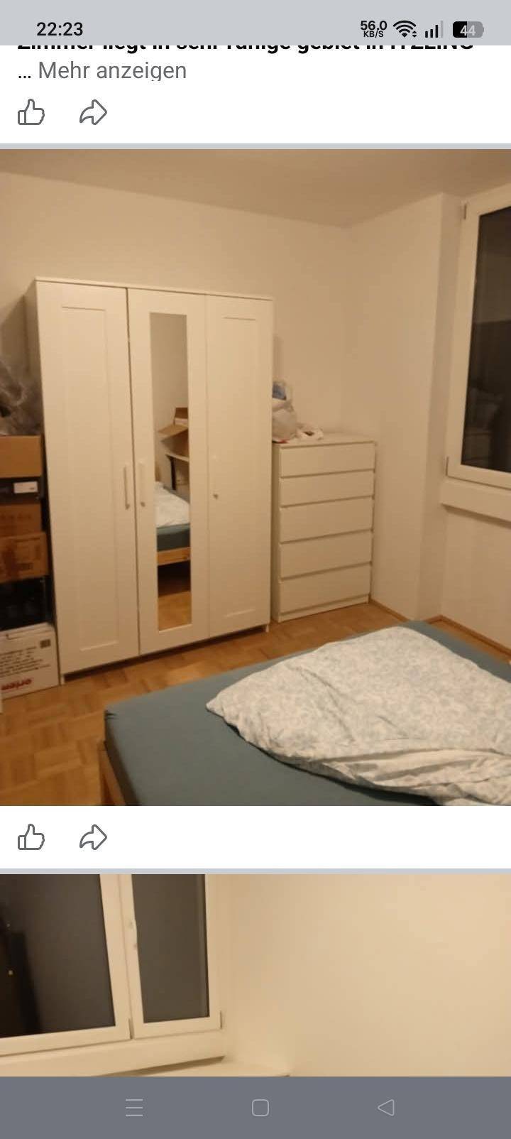 Schlafzimmer mit weißem Kleiderschrank, Kommode und Holzboden.