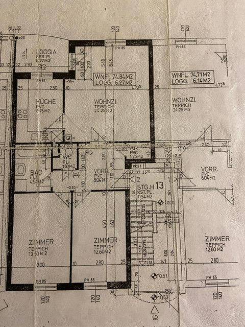Detaillierter Grundriss mit mehreren Zimmern, Bad, WC und Loggia, zeigt die Raumaufteilung.