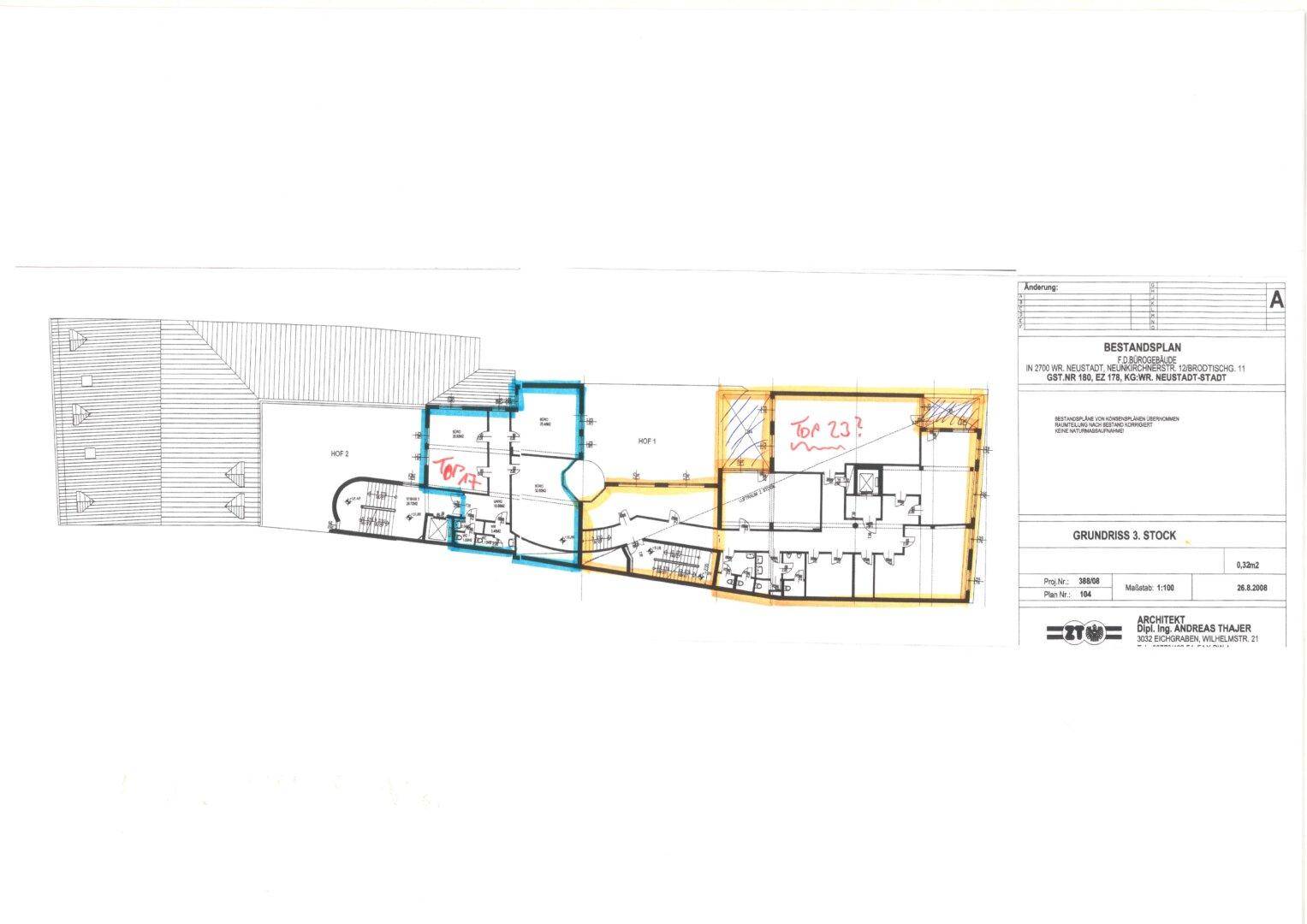 Grundriss des 3. Stocks mit einer großen Terrasse oder Gartenfläche und Dachschrägen im hinteren Bereich.
