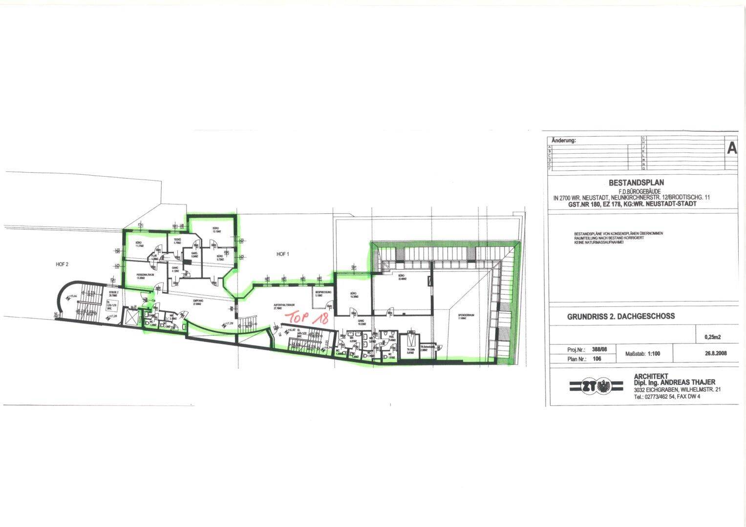 Grundriss des 2. Dachgeschosses mit grün markierten Bereichen, Treppenhaus und ausgeprägten Dachschrägen.