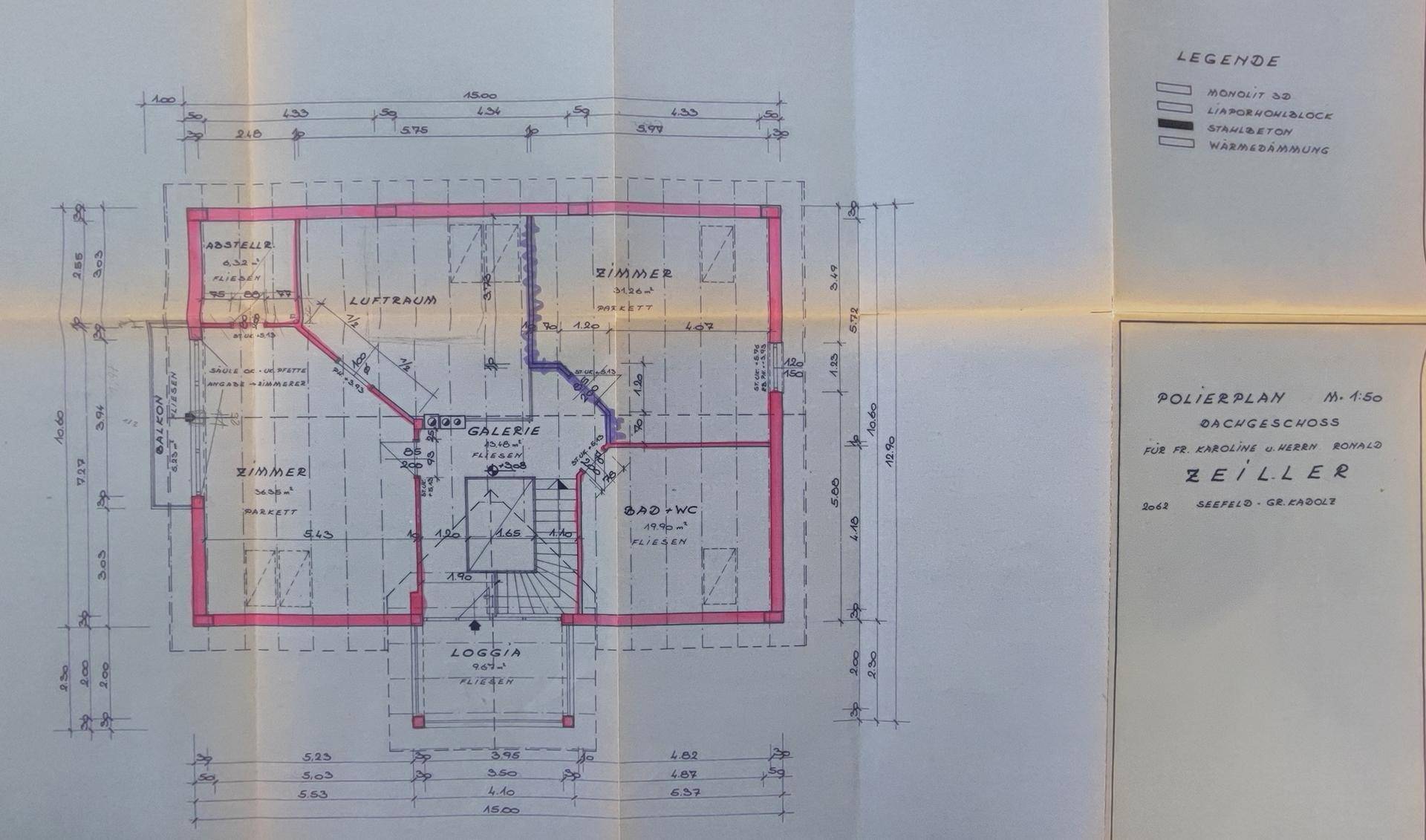 Polierplan des Dachgeschosses mit Zimmern, Galerie, Bad und WC sowie einer Loggia.