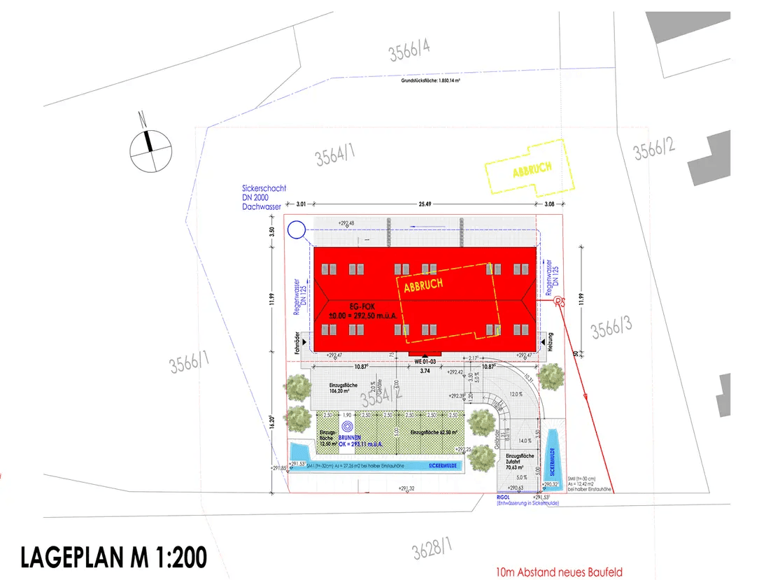 Lageplan des Grundstücks mit eingezeichnetem Neubau und Abmessungen.