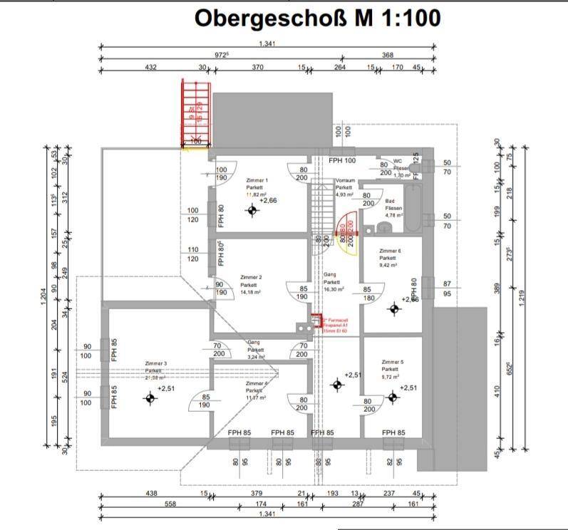 Grundriss des Obergeschosses im Maßstab 1:100 mit mehreren Zimmern und Balkonzugang.