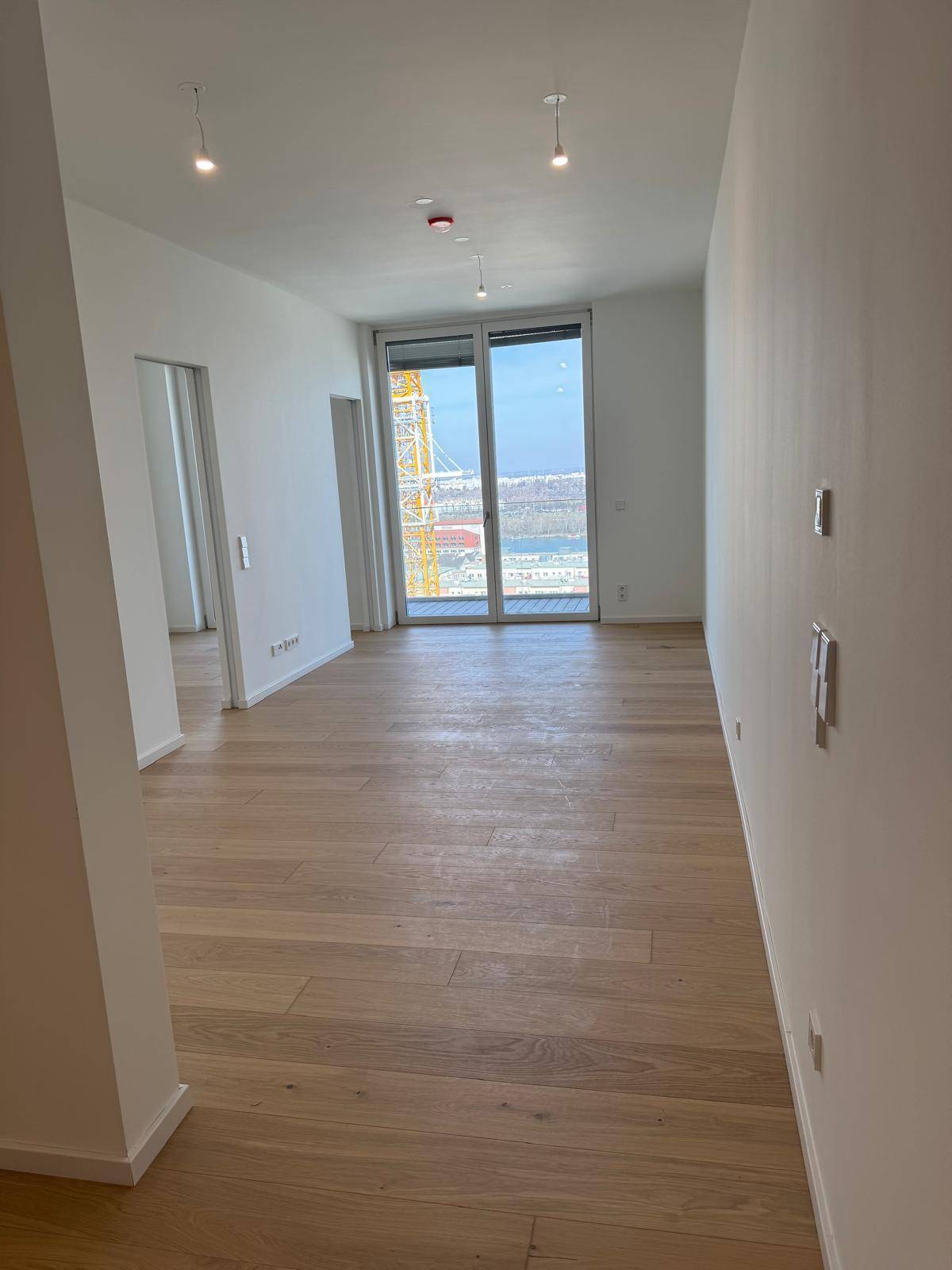 Erstbezug: Luxus-Smart-Home, Moderne Einbauküche inkl. alle E-Geräten, Balkon, Donaublick, Panorama über Wien, | Rooftop-Pool, Sauna, Fitness. Ideal für Paare, Expats, internationale Fachkräfte. Bruttomiete inkl. Betriebskosten ca. 1390€ - Ansicht 3