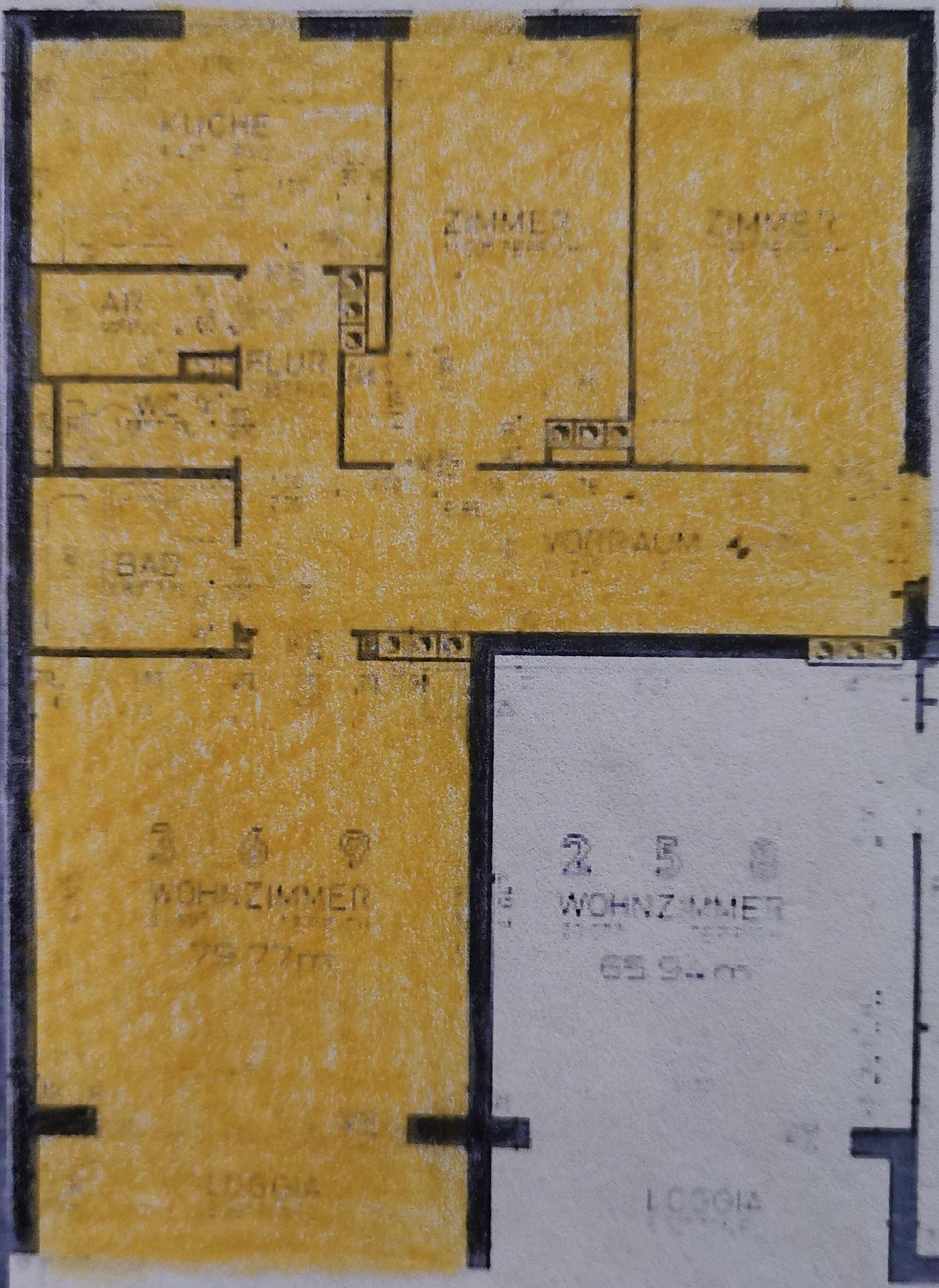 Handgezeichneter Grundriss einer Wohnung mit mehreren Zimmern und Loggia.