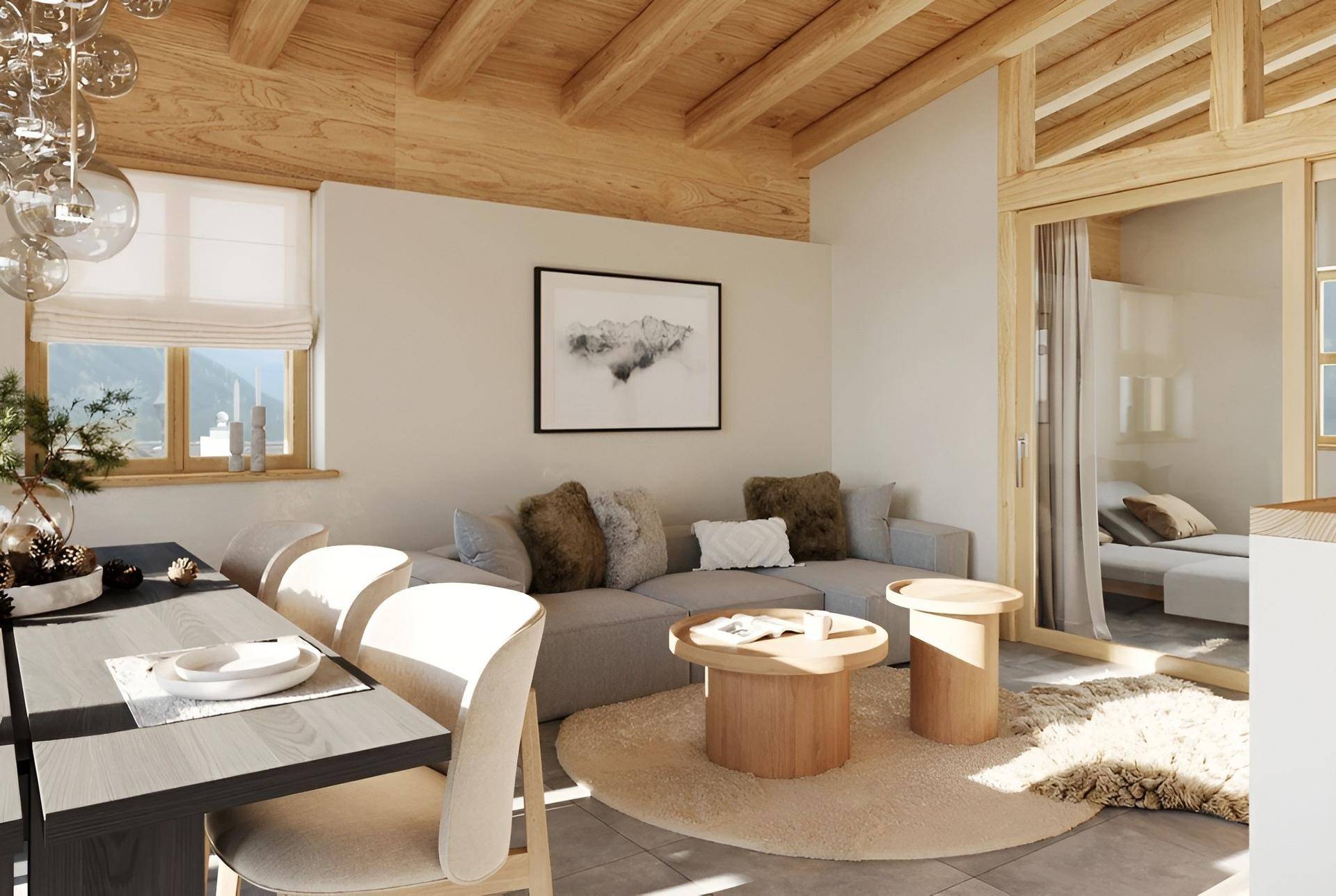 Gemütlicher Wohnbereich mit Sofa, Holzbalkendecke und Zugang zu einem weiteren Raum.