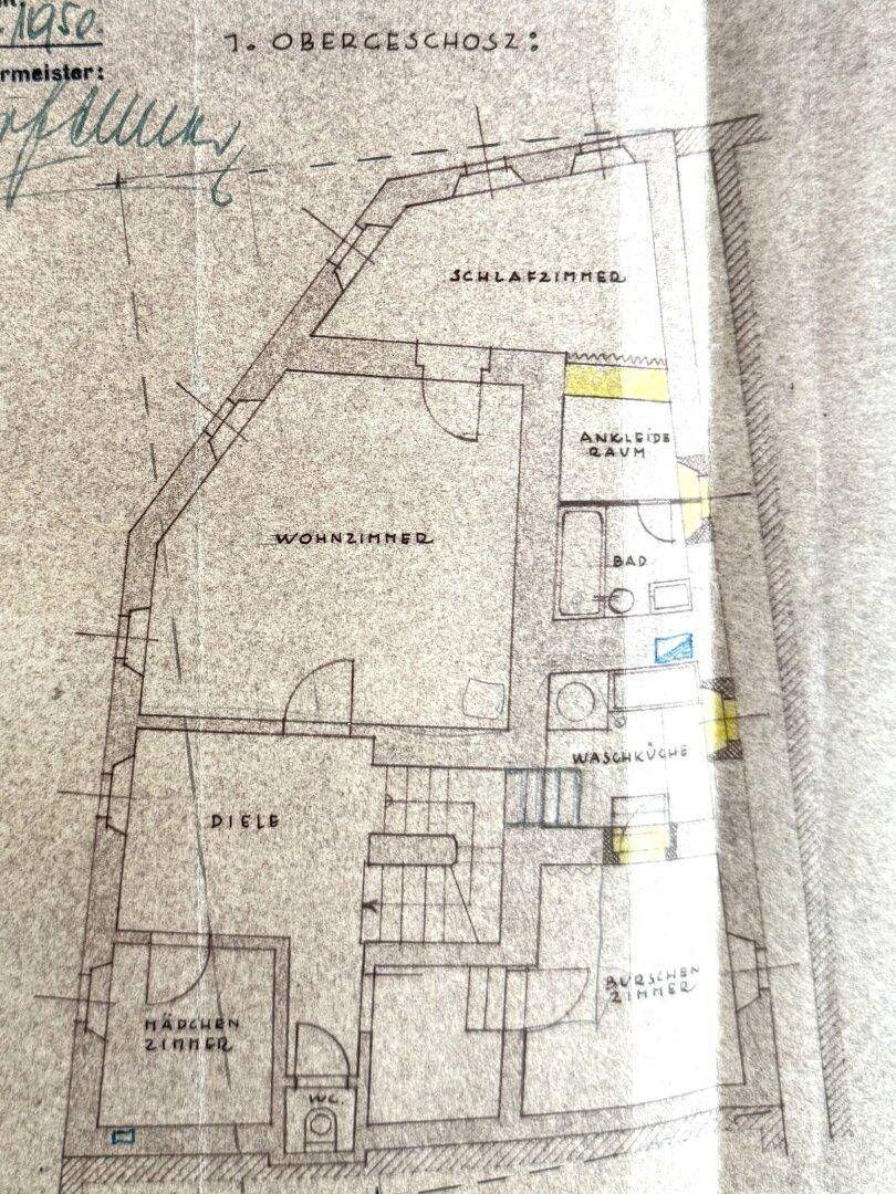 Historischer Grundriss des ersten Obergeschosses mit Schlafzimmer, Wohnzimmer und Bad.