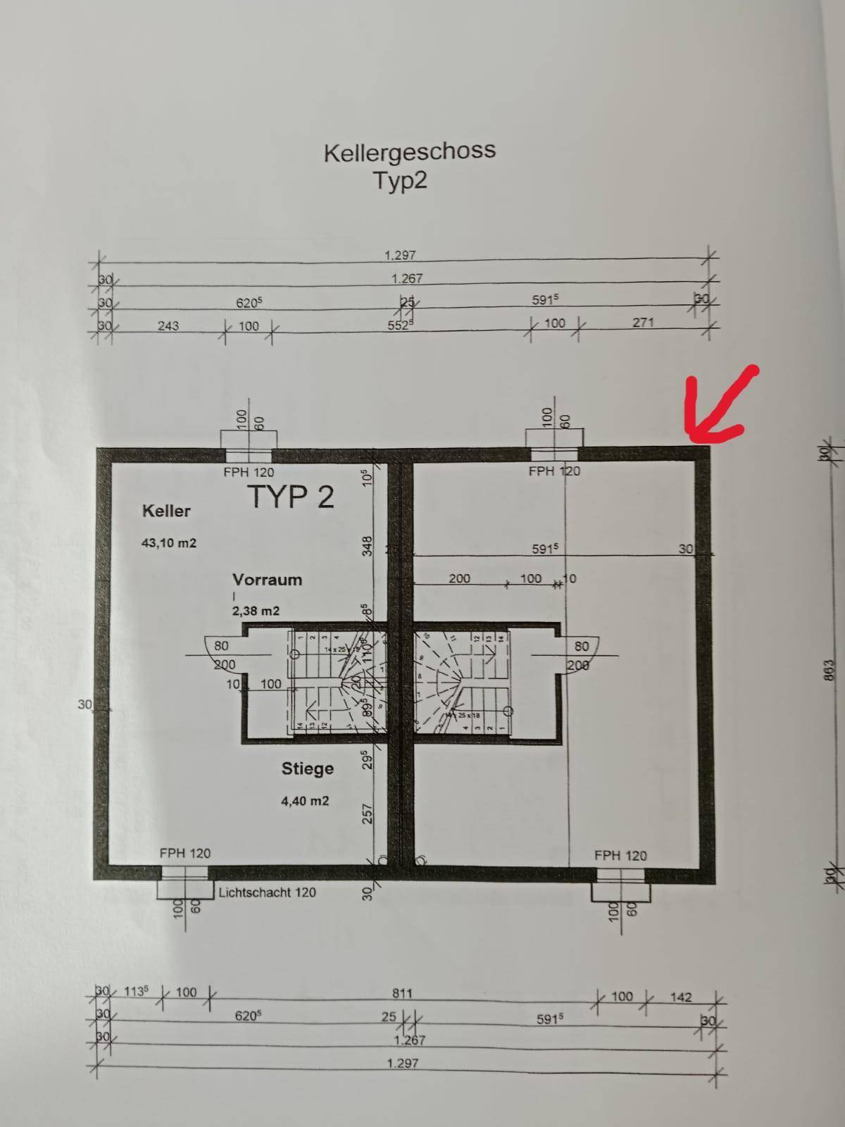 Grundriss des Kellergeschosses mit Kellerraum, Vorraum und Treppenaufgang.