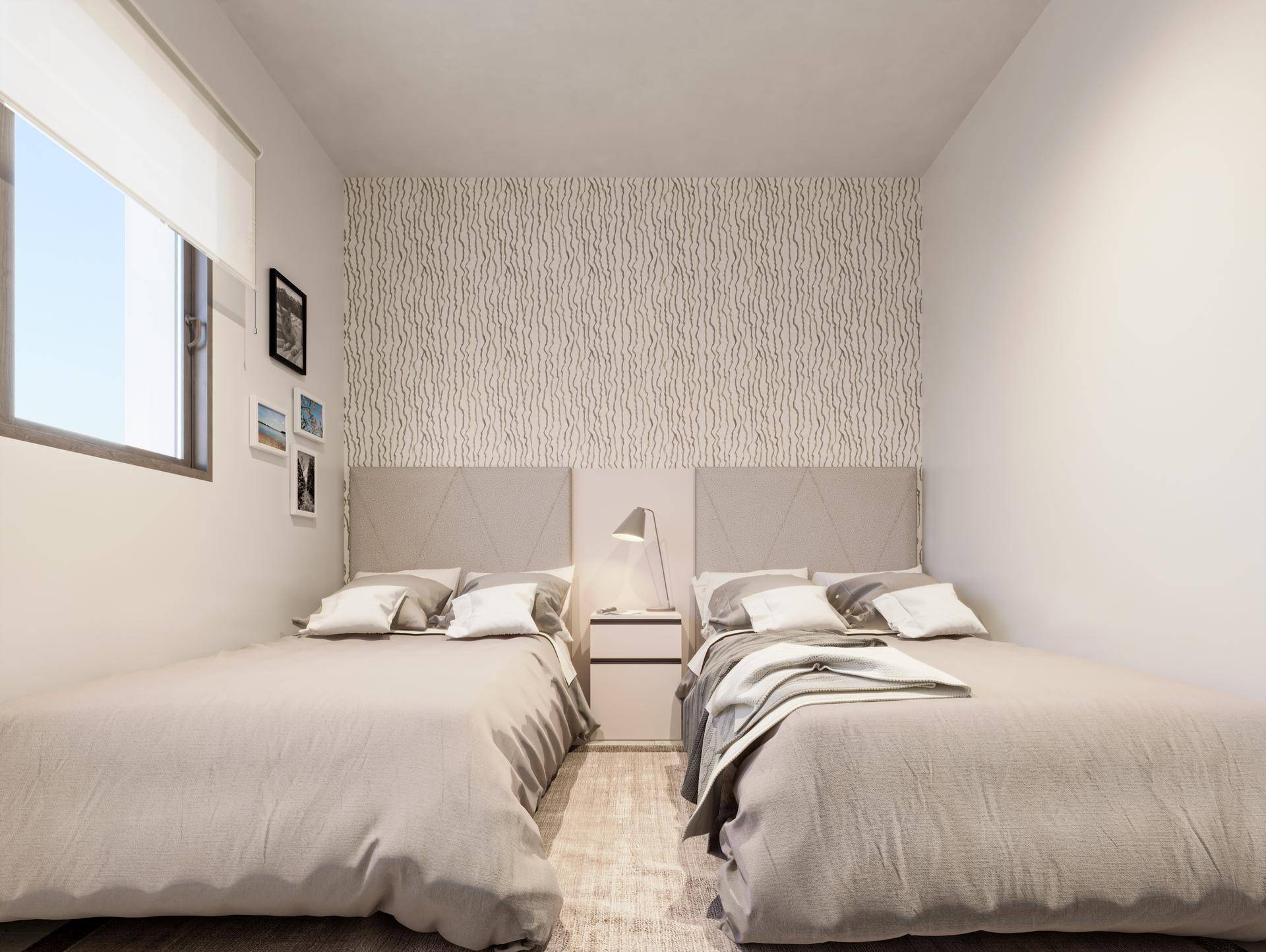 Helles Schlafzimmer mit zwei Einzelbetten und dekorativer Tapetenwand.