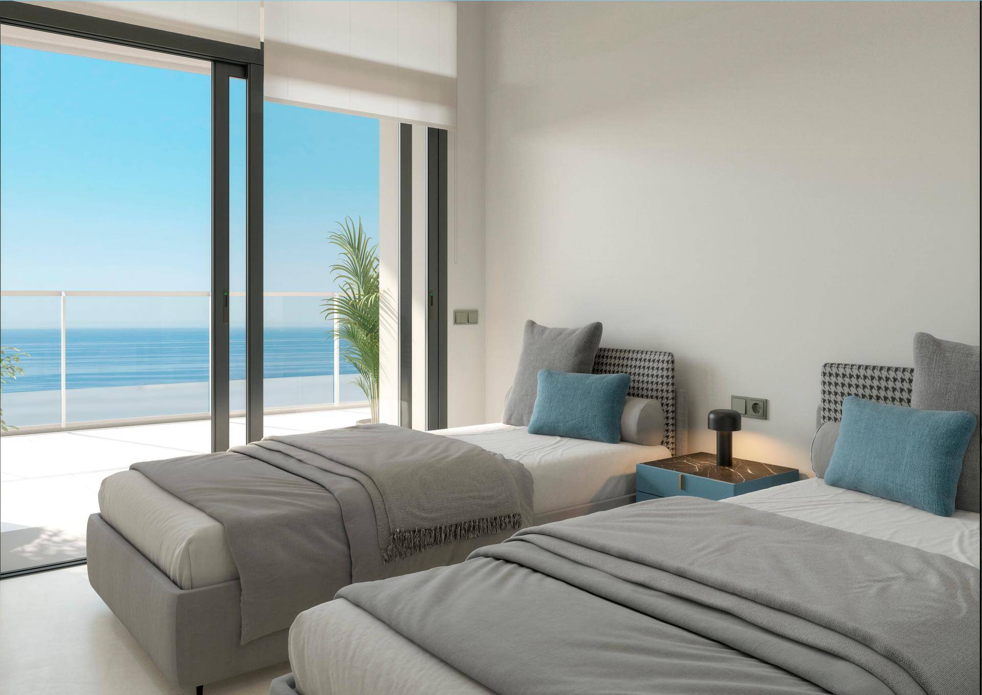 Helles Schlafzimmer mit zwei Einzelbetten und großen Fenstern, die einen weiten Meerblick bieten.