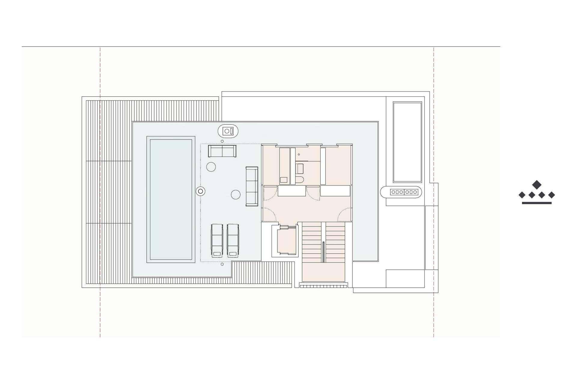 Grundriss des Dachgeschosses mit großer Terrasse und Swimmingpool.