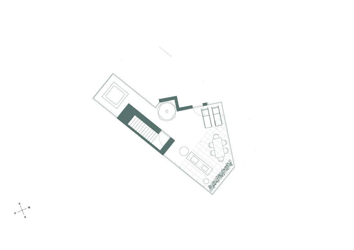 Grundriss einer Dachterrasse mit Pool, Essbereich und Liegeflächen.