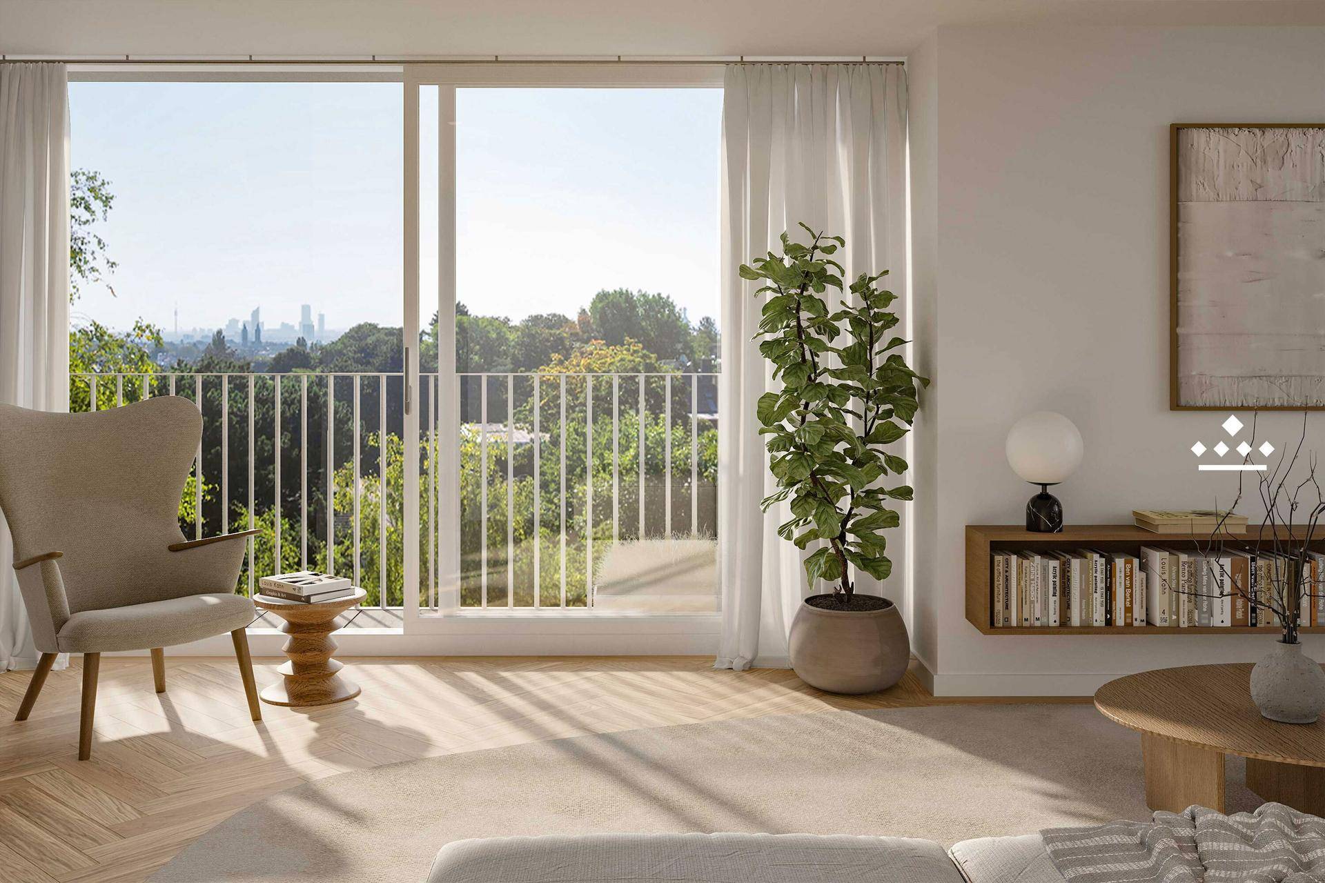 Helles Wohnzimmer mit großen Fenstern, Holzboden und weitem Blick ins Grüne und auf die Stadt.