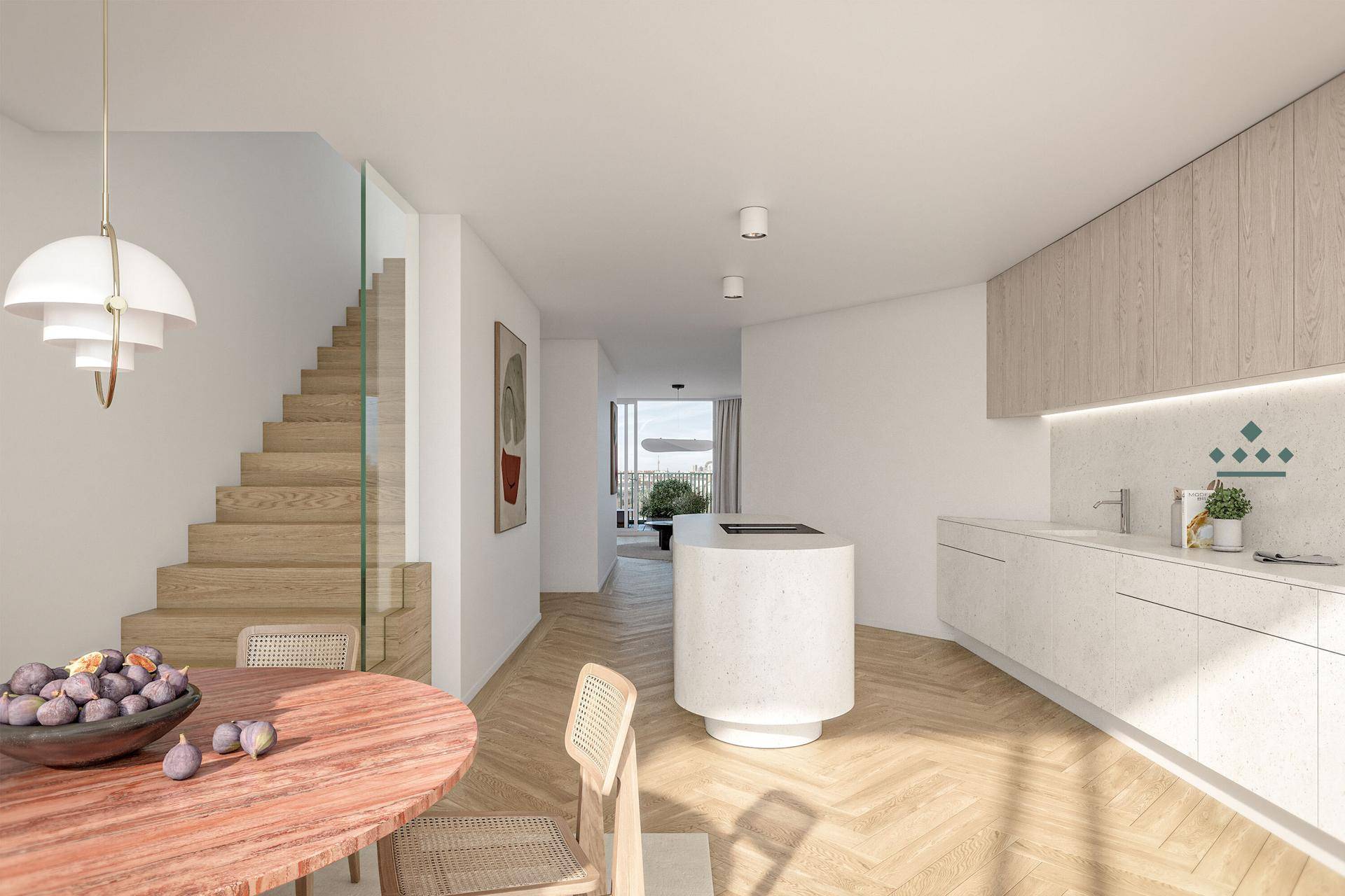 Offene Küche mit Kochinsel und Essbereich, verbunden mit einer eleganten Holztreppe.