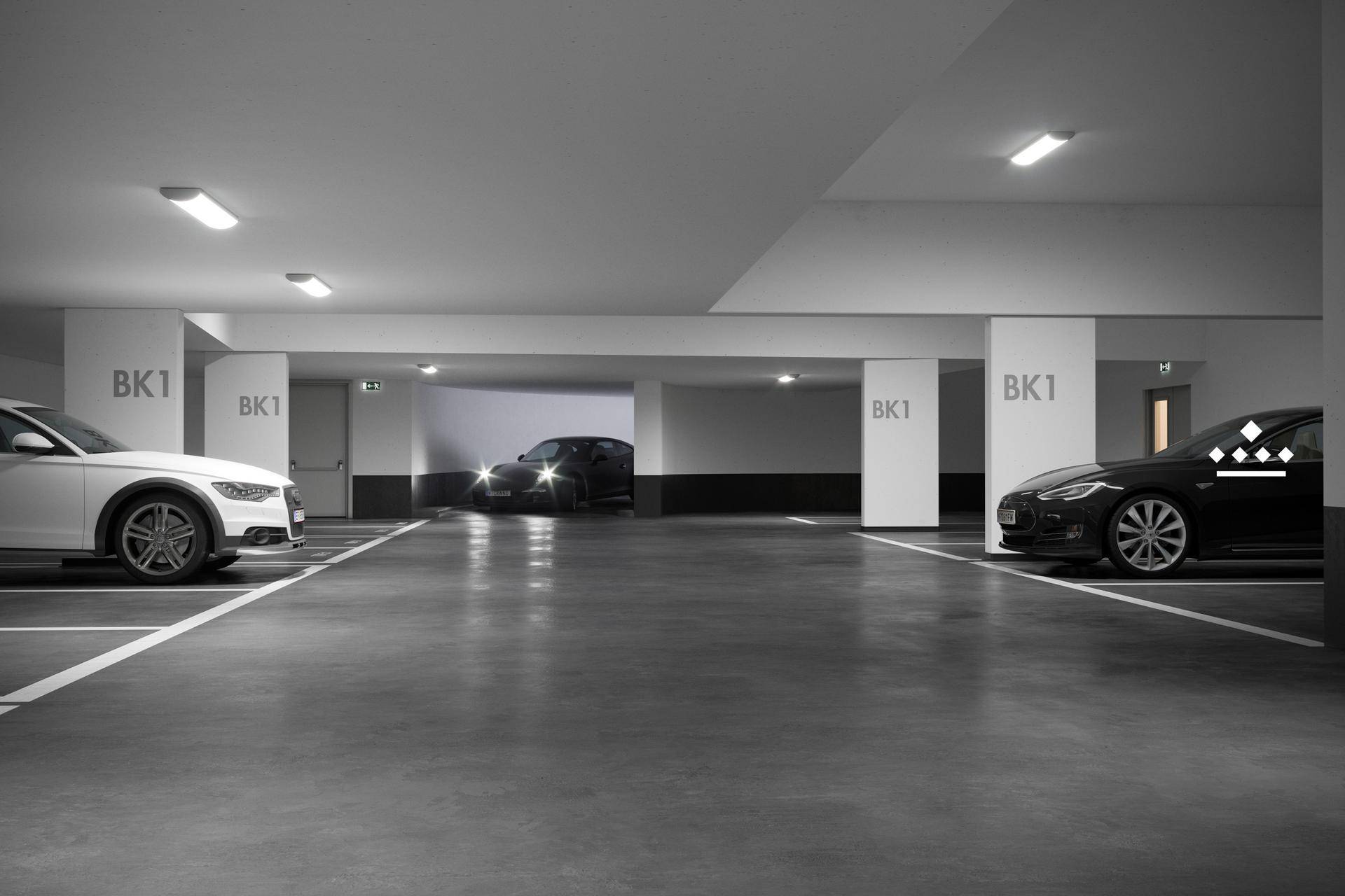 Moderne Tiefgarage mit mehreren Stellplätzen und Elektrofahrzeugen.