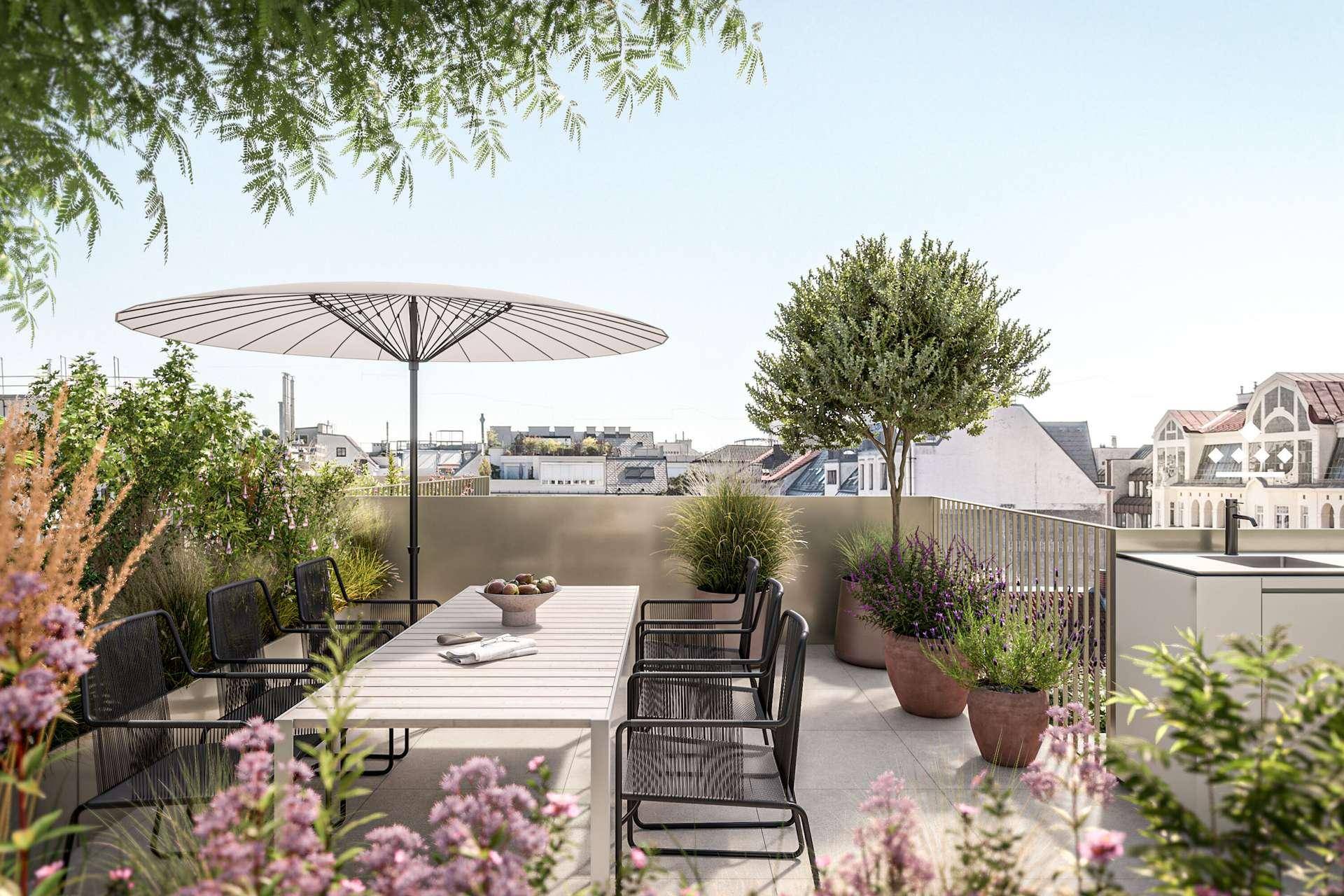 Eine einladende Dachterrasse mit Esstisch, Sonnenschirm und üppiger Bepflanzung, ideal für Mahlzeiten im Freien.
