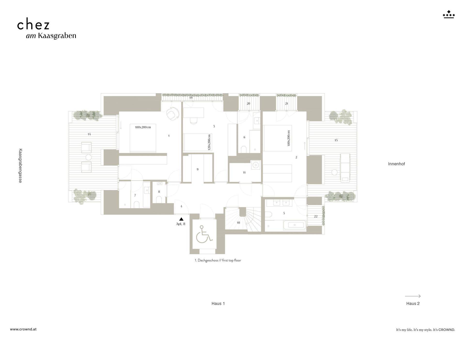 Übersichtlicher Grundriss einer Wohnung mit mehreren Zimmern und Terrassenbereichen.