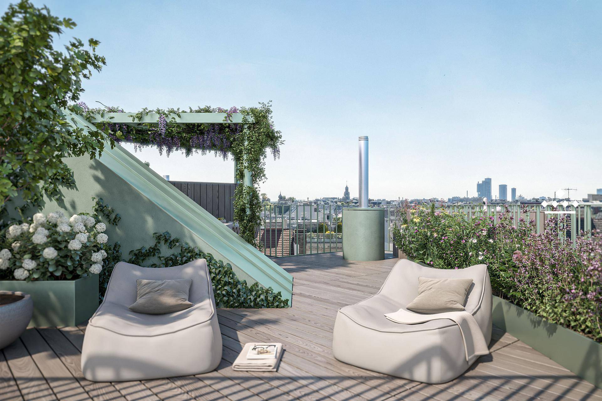 Entspannungsbereich auf der Dachterrasse mit bequemen Sitzsäcken und weitem Blick über die Stadt.