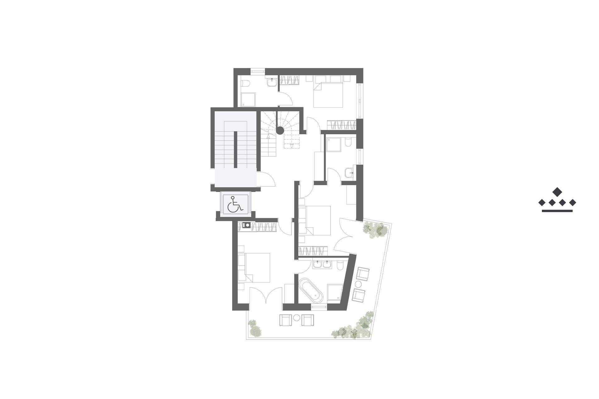 Detaillierter Grundrissplan einer Etage mit mehreren Schlafzimmern, Bädern und einem Balkon.