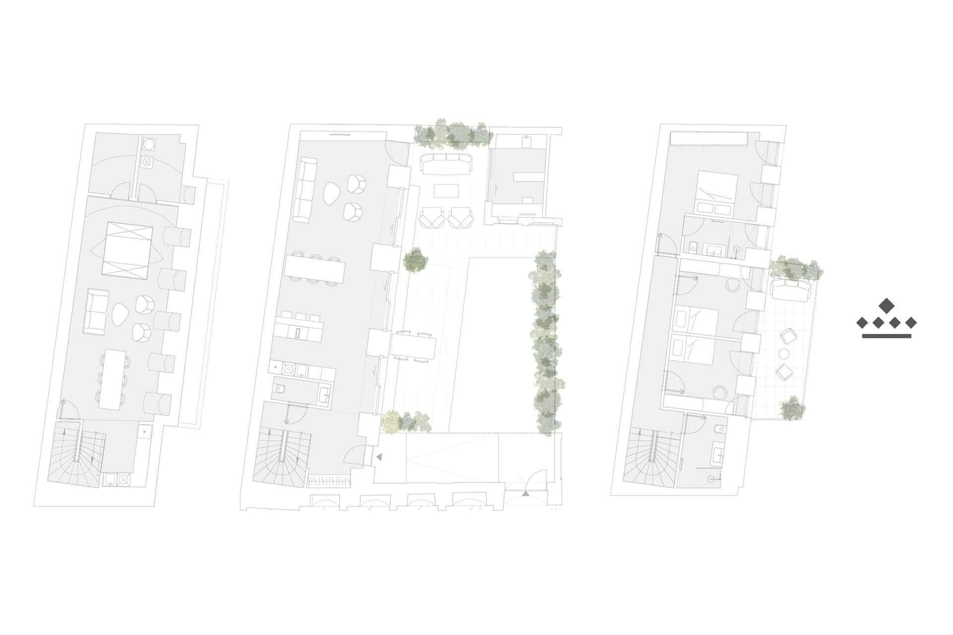 Drei Grundrisse zeigen verschiedene Ebenen einer Wohnung mit offenem Wohnbereich und Garten.