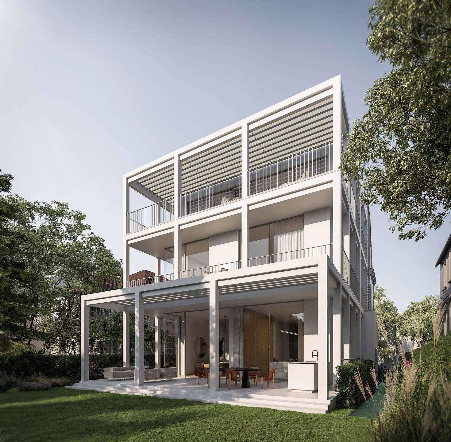 Moderne Architektur mit mehreren Balkonen, großer Terrasse und weitläufigem Gartenbereich.