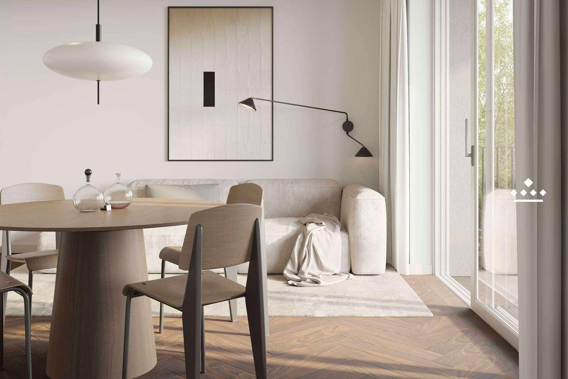 Moderner Wohn- und Essbereich mit Holztisch, beigem Sofa und Parkettboden.