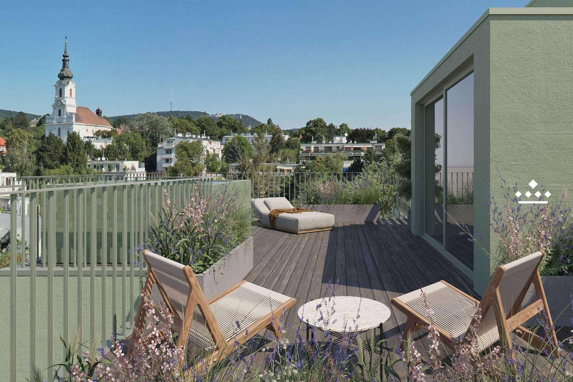 Geräumige Dachterrasse mit Liegestühlen und Pflanzen, bietet einen weiten Blick über die Stadt und grüne Hügel.