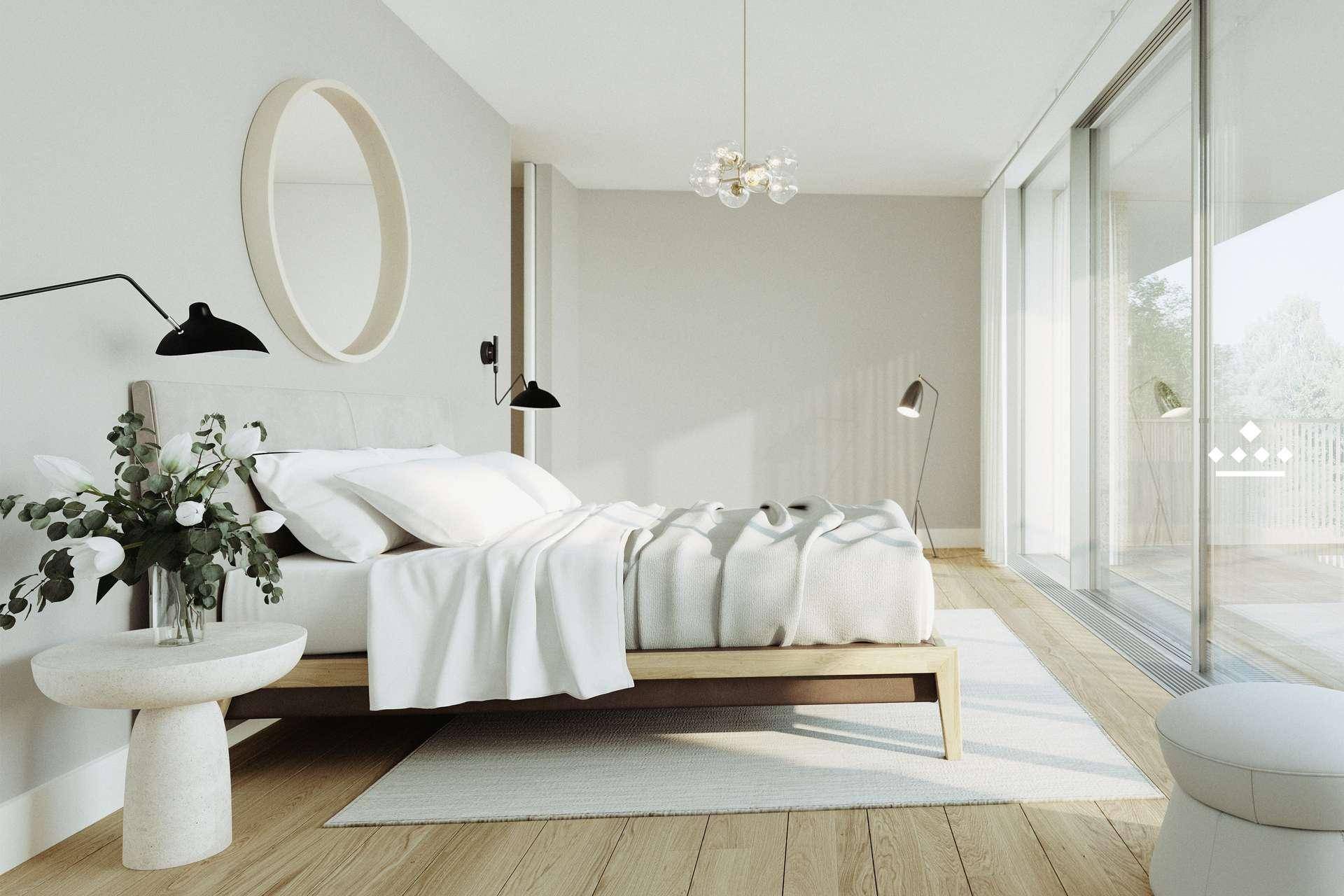 Helles Schlafzimmer mit Holzboden, minimalistischer Einrichtung und direktem Zugang zu einer Terrasse.