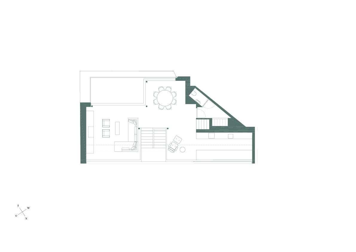 Grundriss einer oberen Wohnebene mit offenem Wohnbereich und Esszimmer.