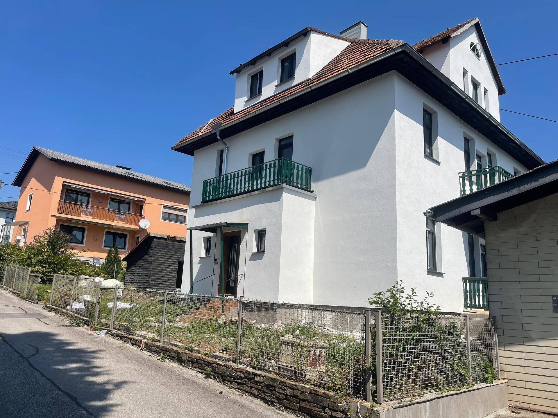 Reneevierungsbedürftiges Ein- Mehrfamilienhaus - Widok 3