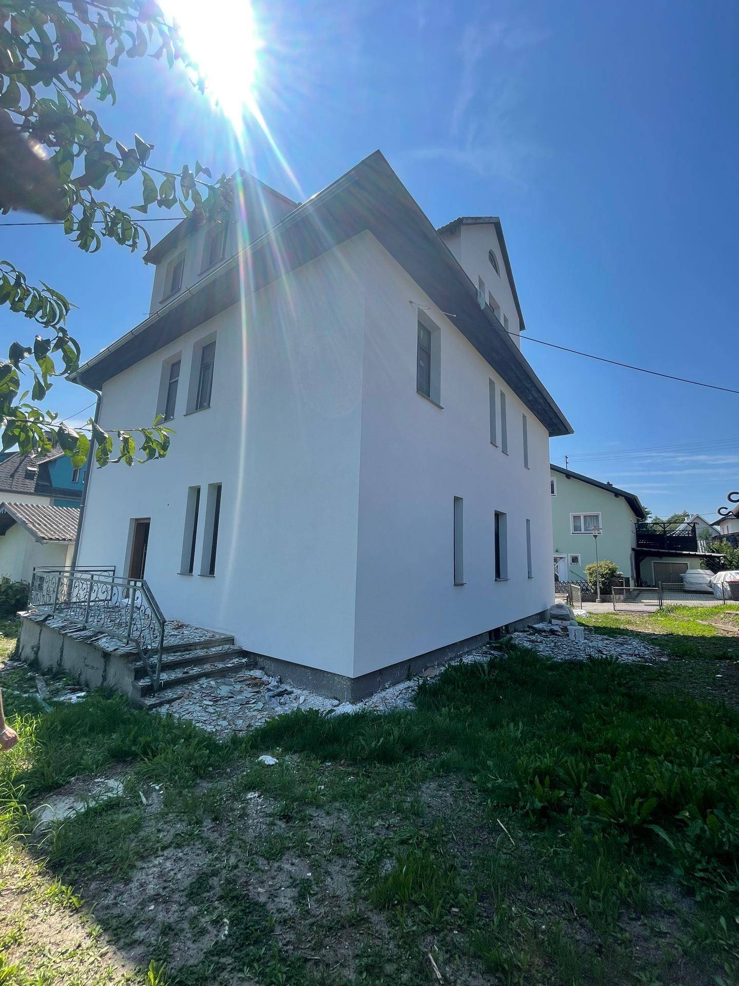 Reneevierungsbedürftiges Ein- Mehrfamilienhaus - Widok 2