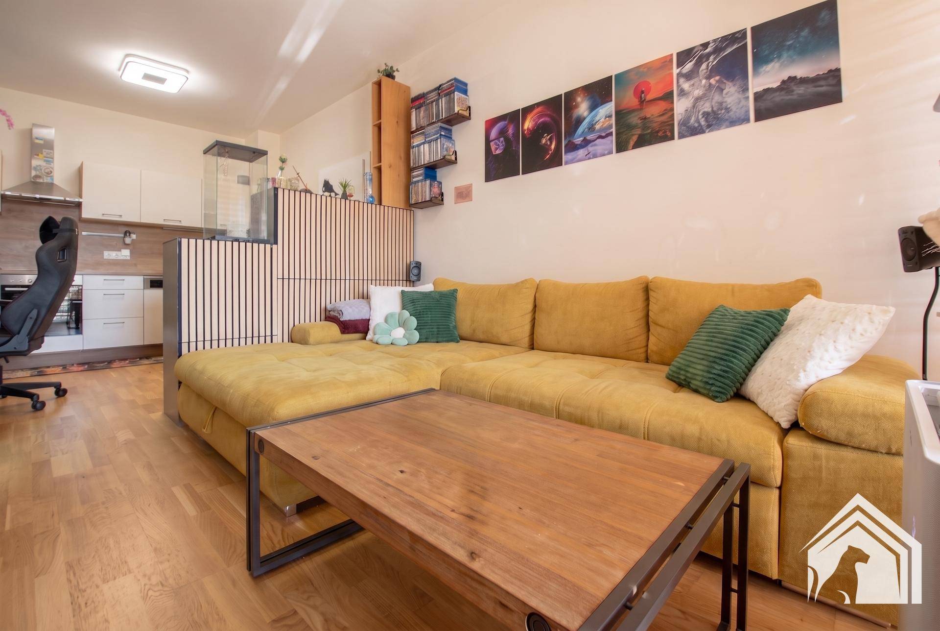 Wohnzimmer mit offener Küche - v3