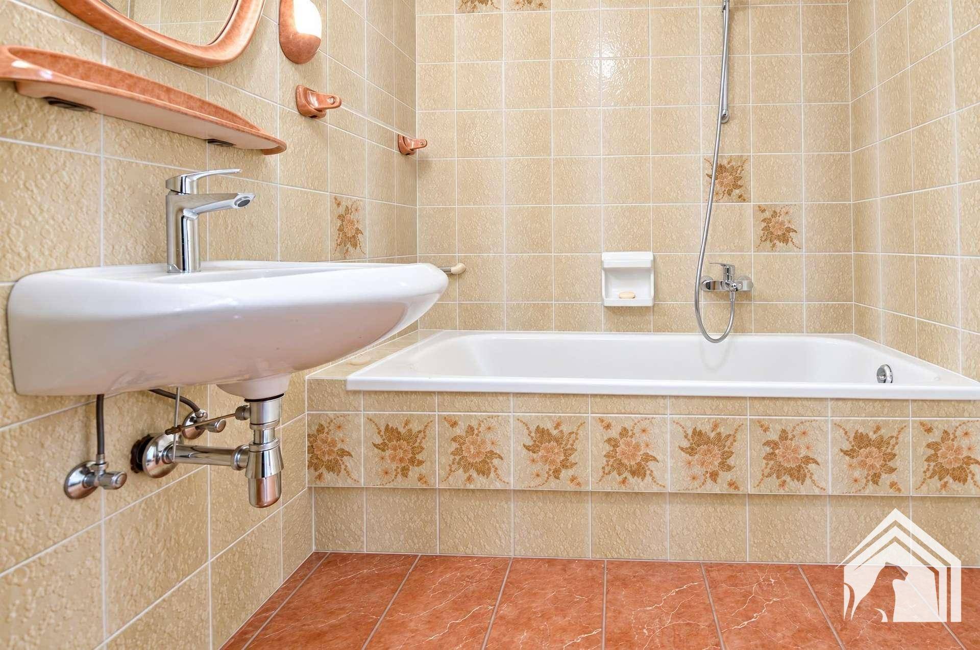 Badezimmer mit Badewanne