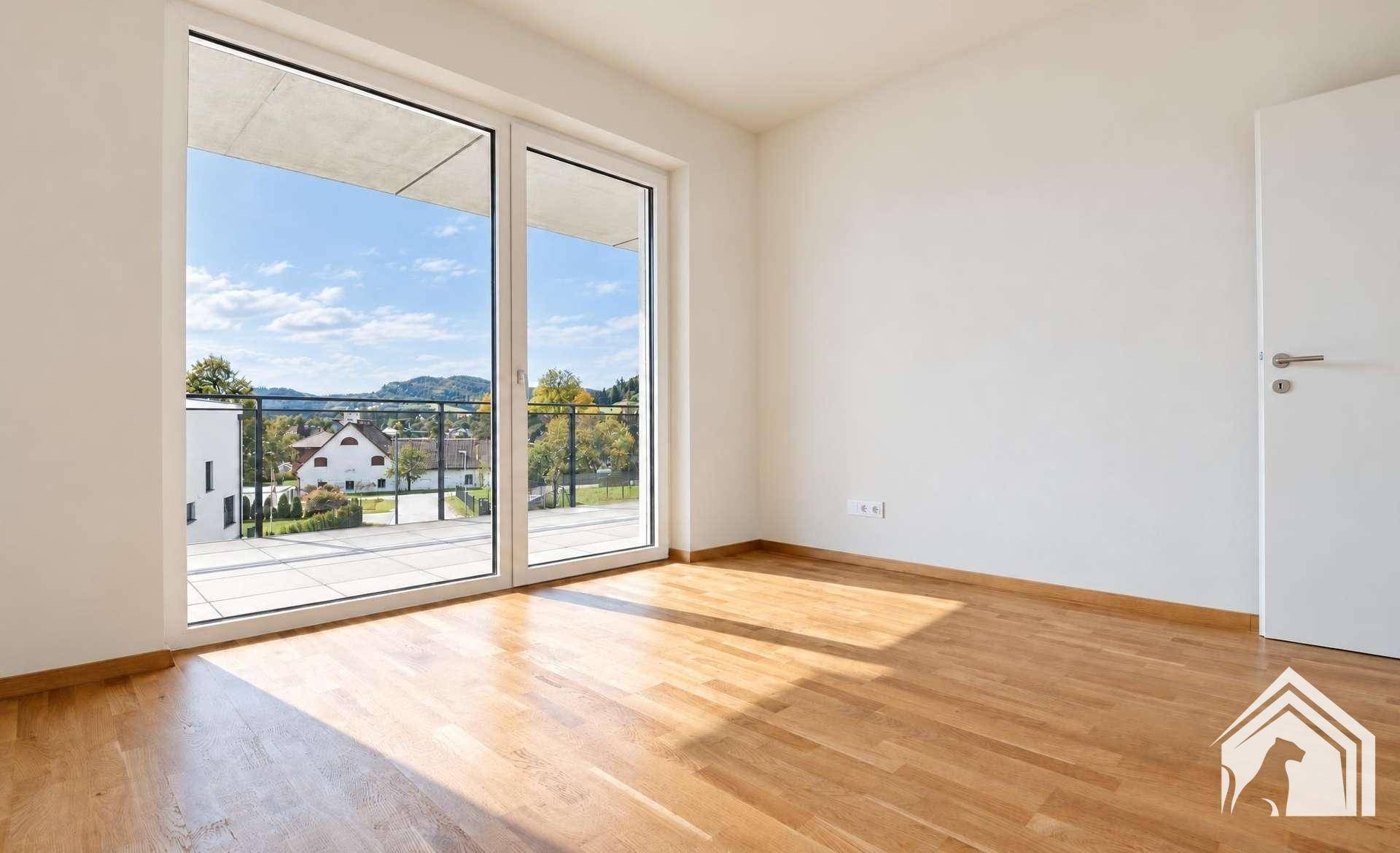 Wohnraum mit Balkonzugang