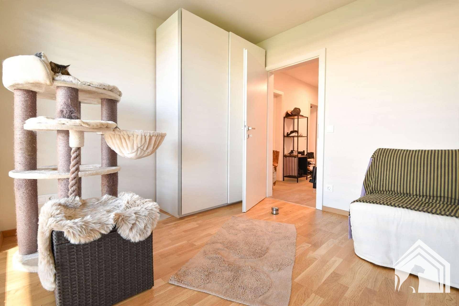 Zimmer mit Blick zum Flur
