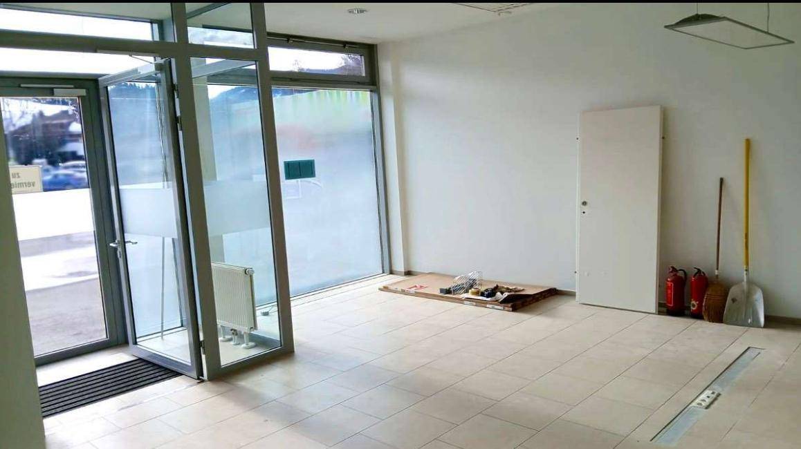 2 Büros mit Kaffeeküche, WC, Lagerräume – pohled 4