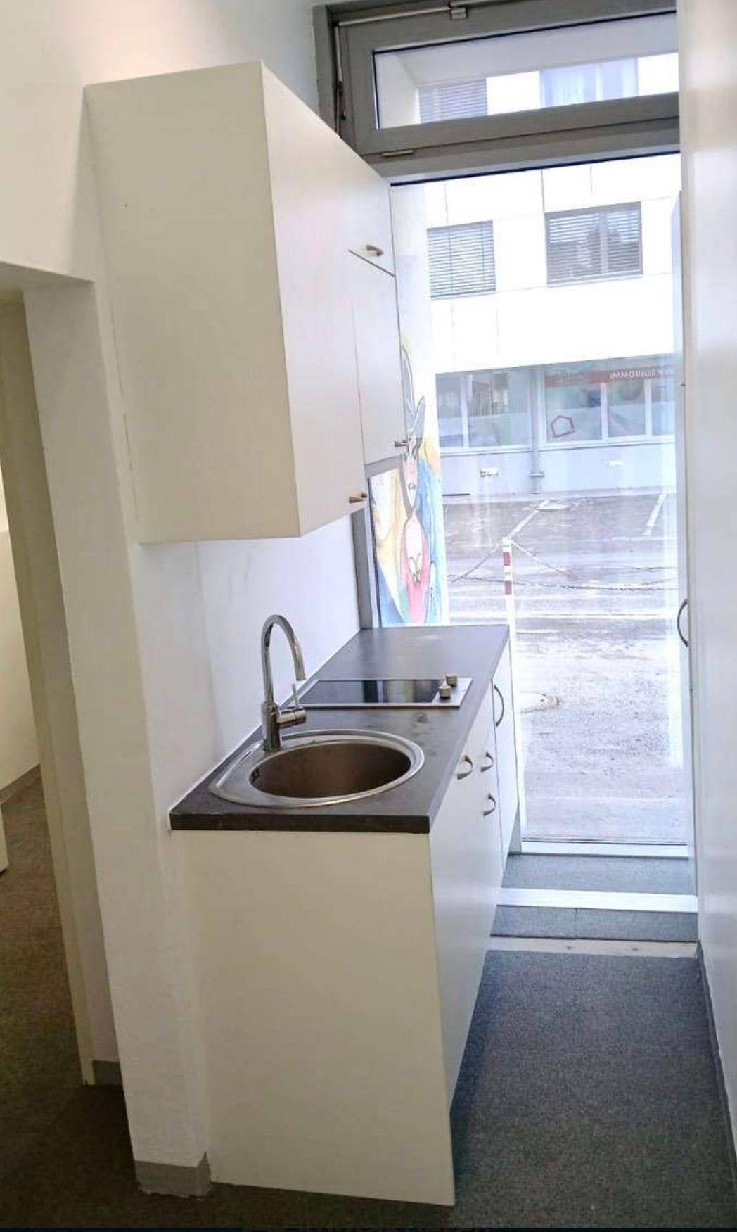 2 Büros mit Kaffeeküche, WC, Lagerräume – pohled 2