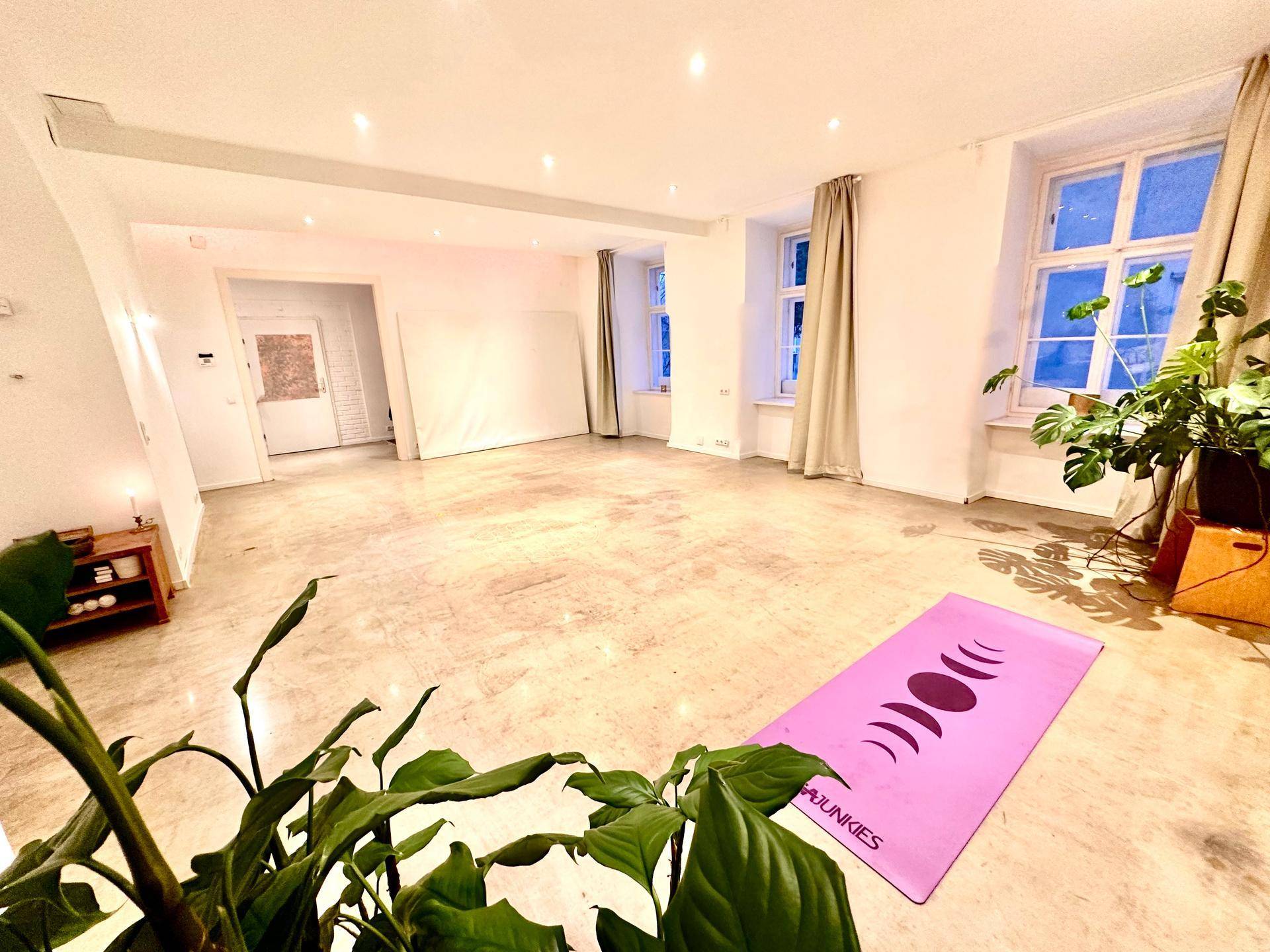 135 m² Atelier | Praxis | Kreativbüro in Bestlage Neubau – kühl im Sommer, inspirierend das ganze Jahr – pohled 3