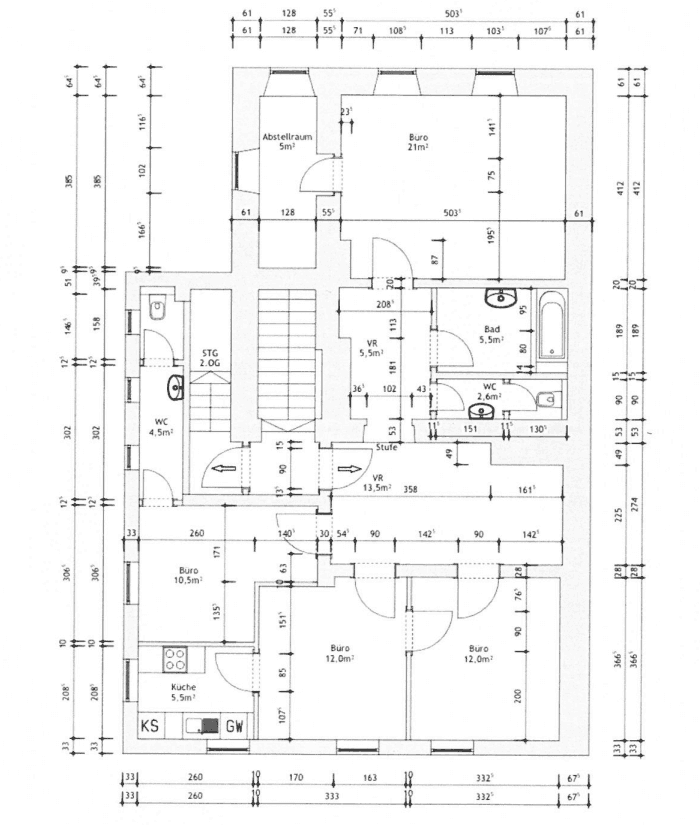Detaillierter Grundrissplan mit verschiedenen Büroräumen, Küche, Bad und Abstellraum, übersichtlich dargestellt.