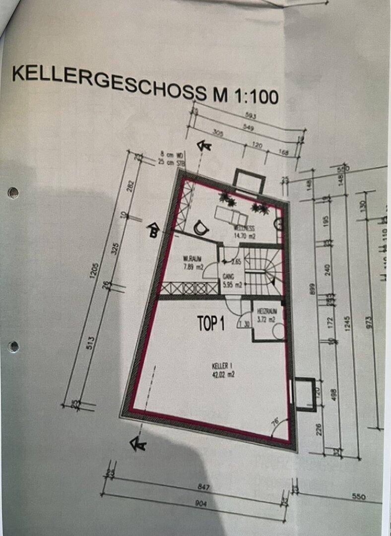 Grundriss des Kellergeschosses mit Wellnessbereich, Lagerraum und Heizraum.
