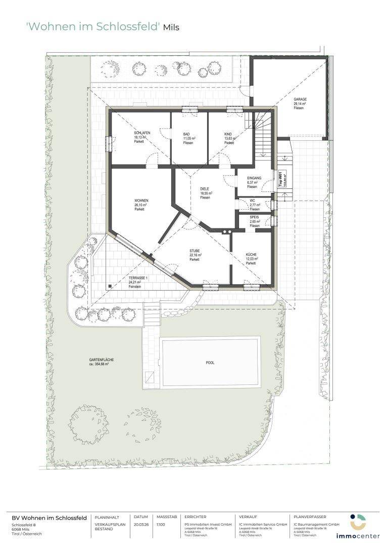 Grundriss des Erdgeschosses mit Wohnbereich, Küche, Schlafzimmern und Pool im Garten.