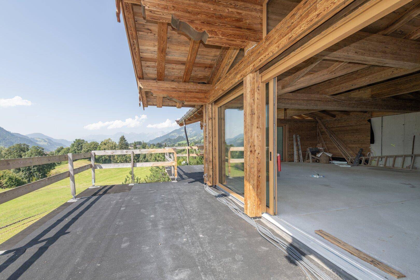 E L E G A N Z T R I F F T A U F E R H O L U N G - Luxuschalet im Rohbau - Ansicht 5
