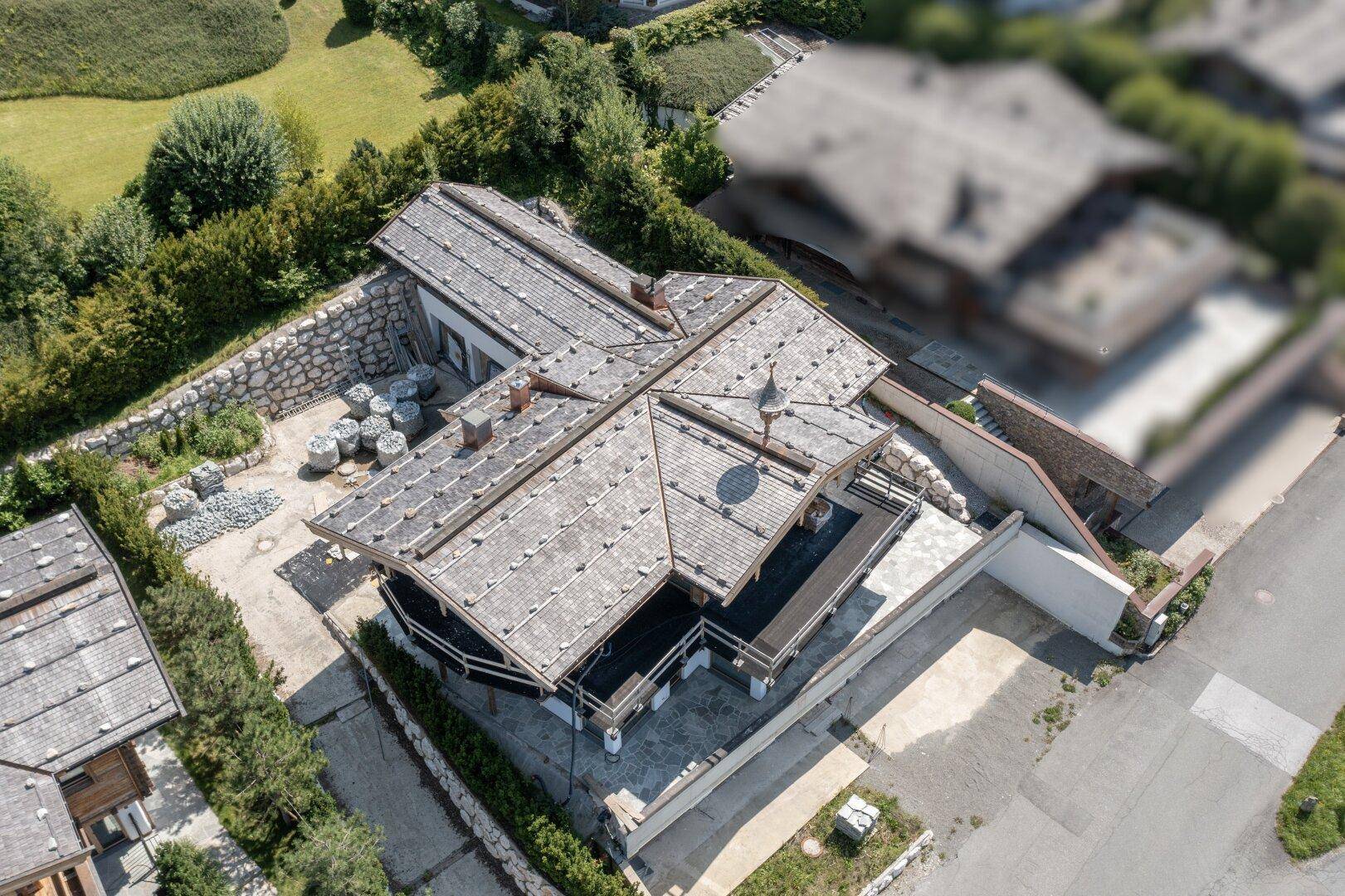 E L E G A N Z T R I F F T A U F E R H O L U N G - Luxuschalet im Rohbau - Ansicht 2