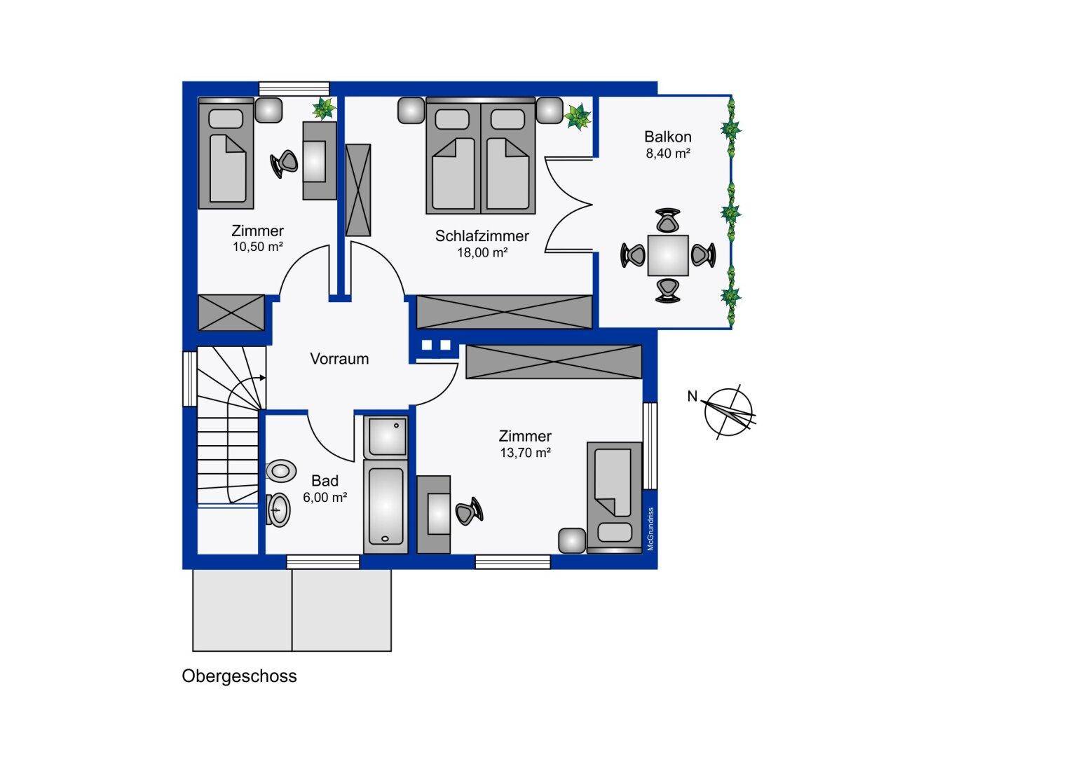 Grundriss des Obergeschosses mit Schlafzimmer, weiteren Zimmern, Bad und Balkon.