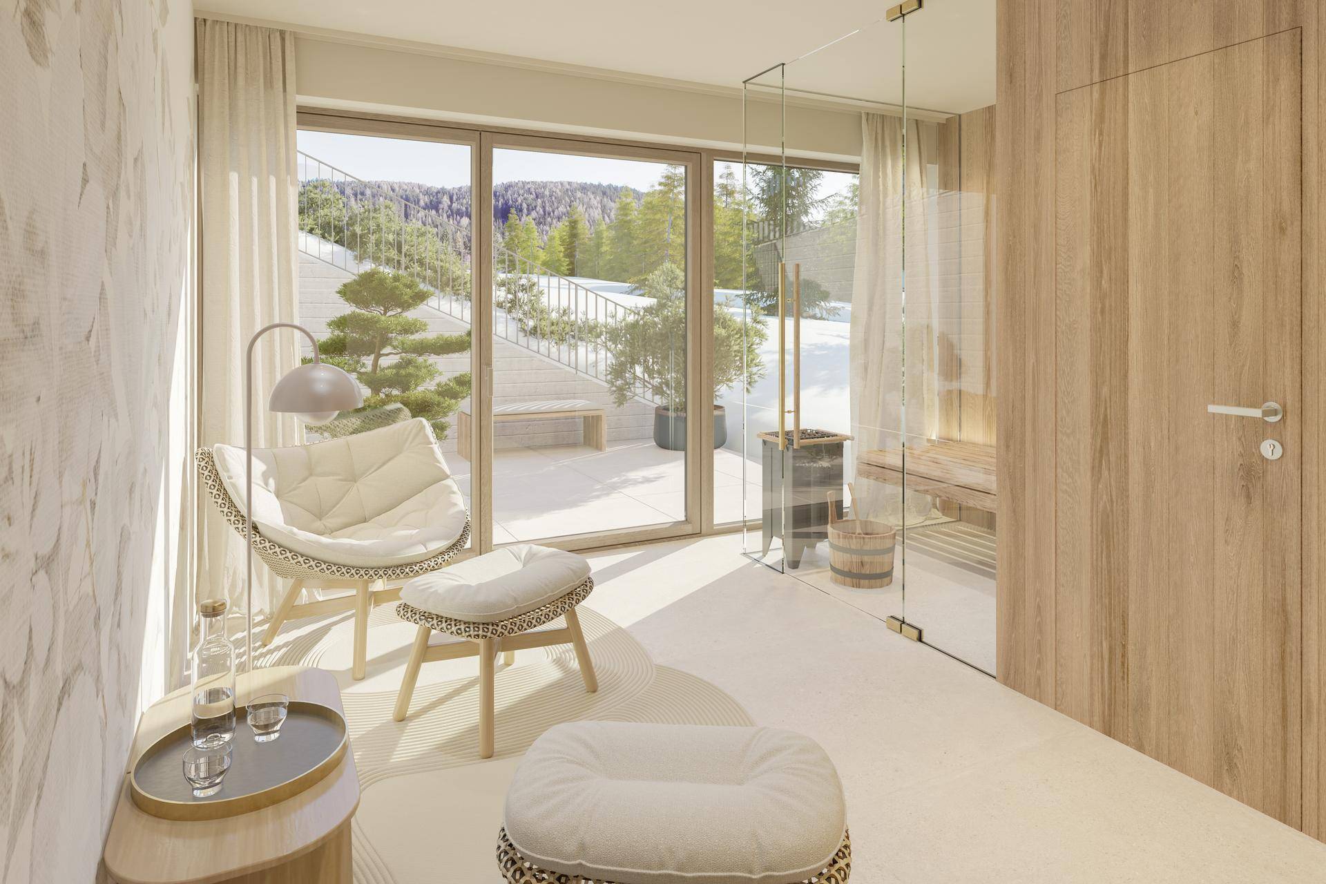Heller Wellnessbereich mit bequemen Sesseln, großen Fenstern und direktem Zugang zur Sauna.