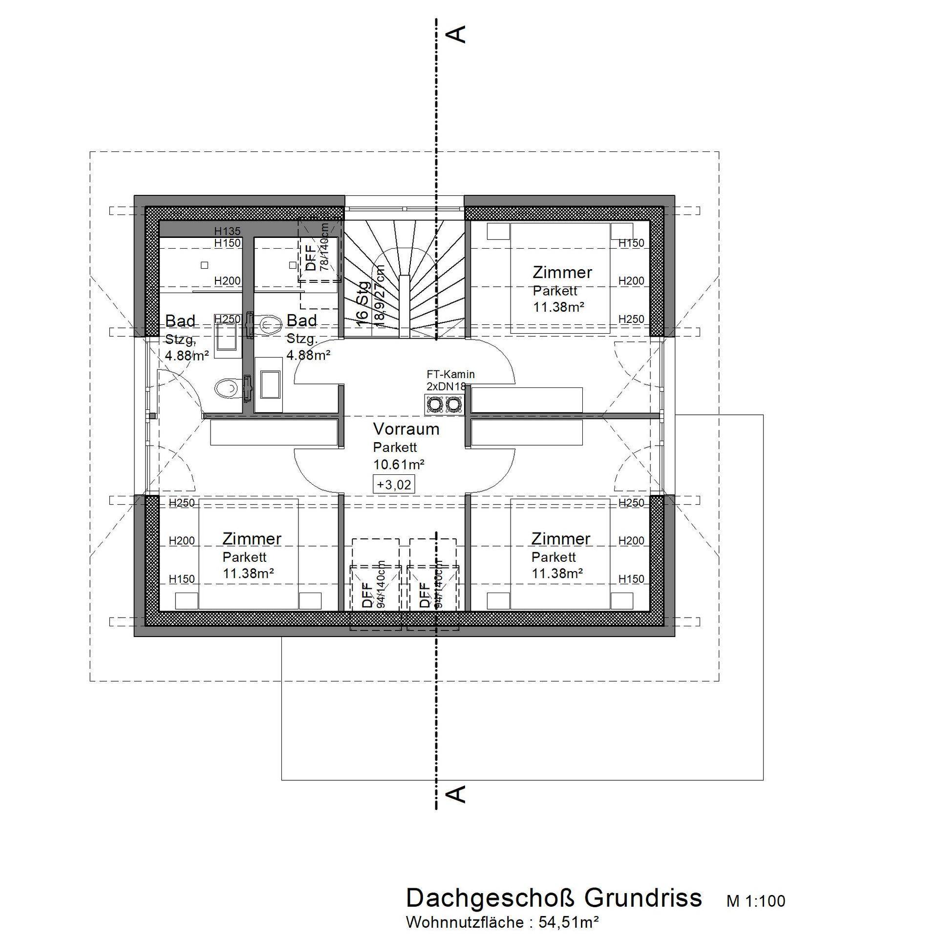 Grundriss des Dachgeschosses mit mehreren Zimmern und einem Badezimmer.