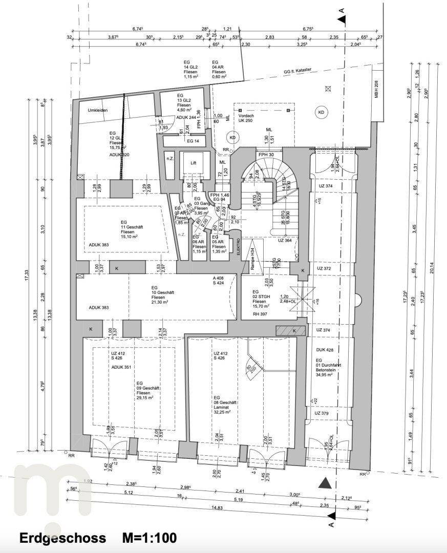 Grundriss des Erdgeschosses mit verschiedenen Geschäftsflächen und einem Treppenhaus.