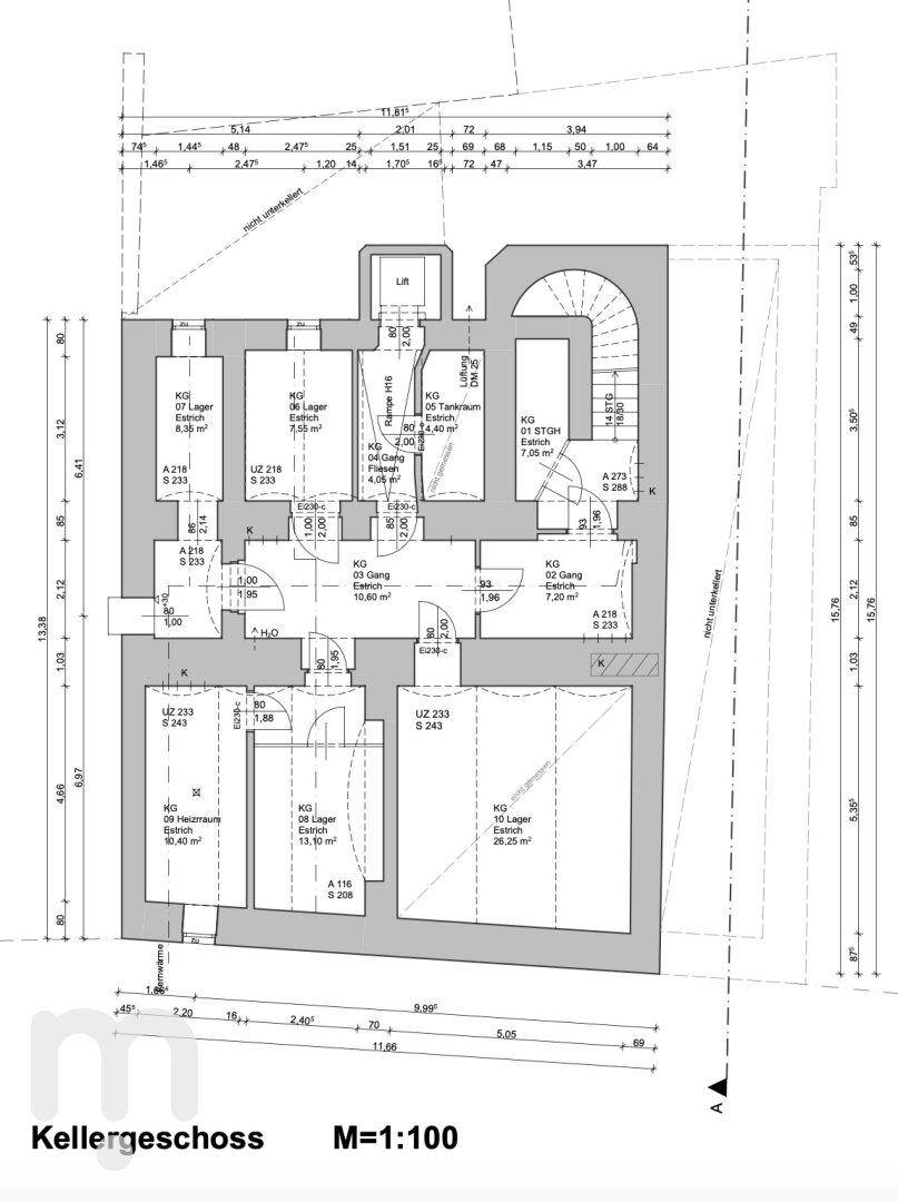 Grundriss des Kellergeschosses mit Lagerflächen und Technikräumen sowie einem Treppenhaus.